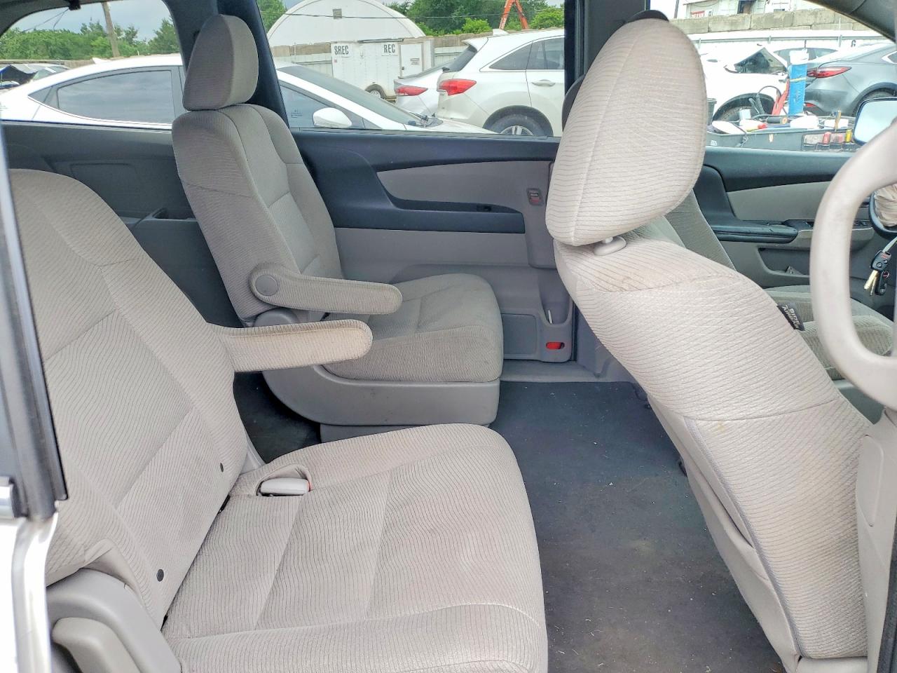 2013 Honda Odyssey Lx Silver vin: 5FNRL5H23DB086509