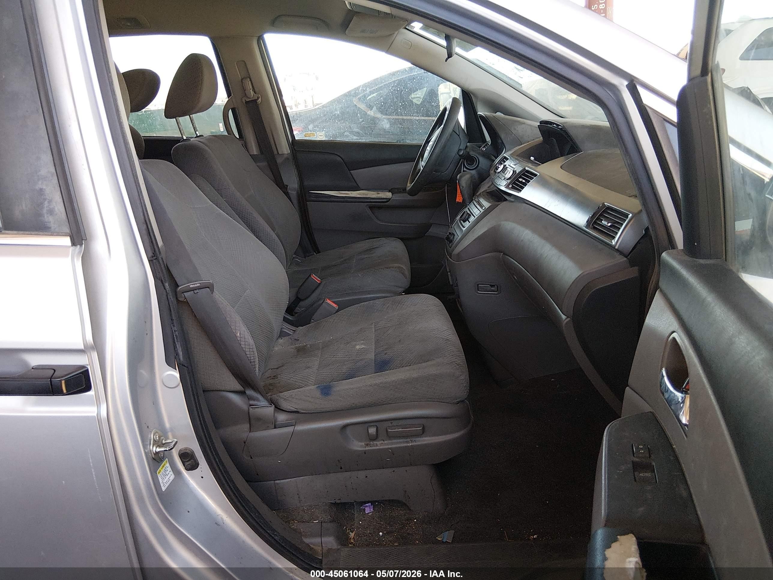 2014 Honda Odyssey Lx Silver vin: 5FNRL5H23EB023296