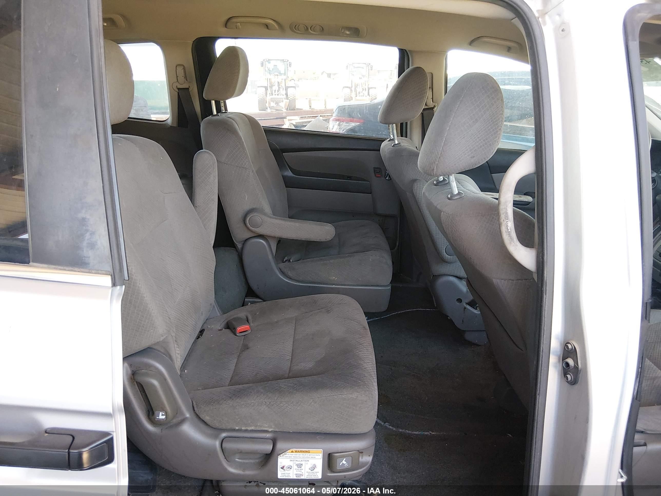 2014 Honda Odyssey Lx Silver vin: 5FNRL5H23EB023296