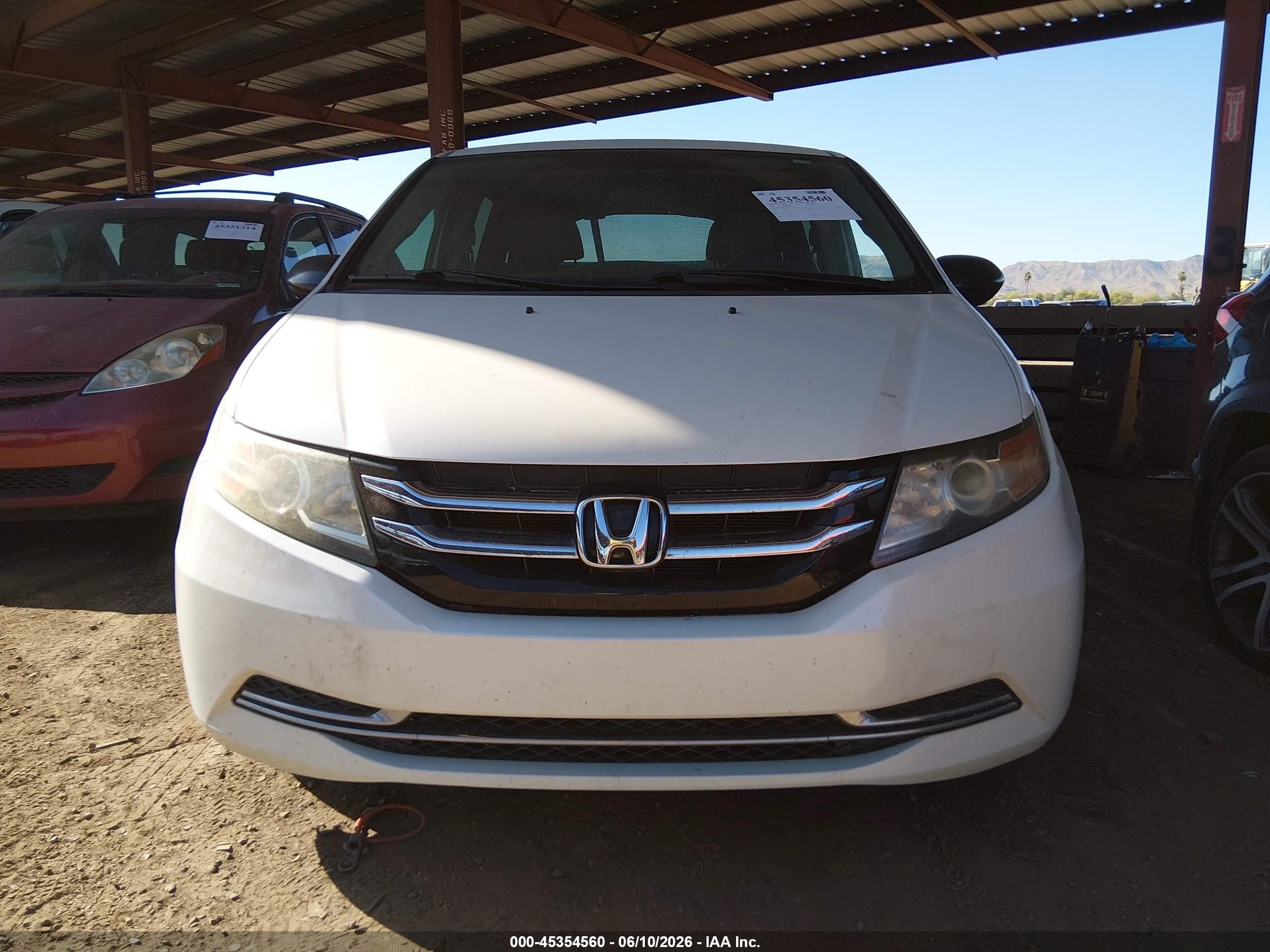 2015 Honda Odyssey Lx Белый vin: 5FNRL5H23FB042352