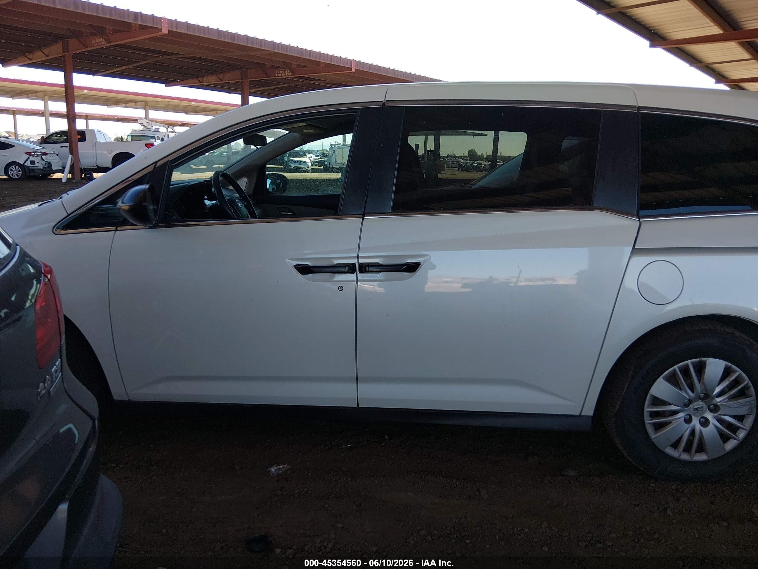 2015 Honda Odyssey Lx Белый vin: 5FNRL5H23FB042352
