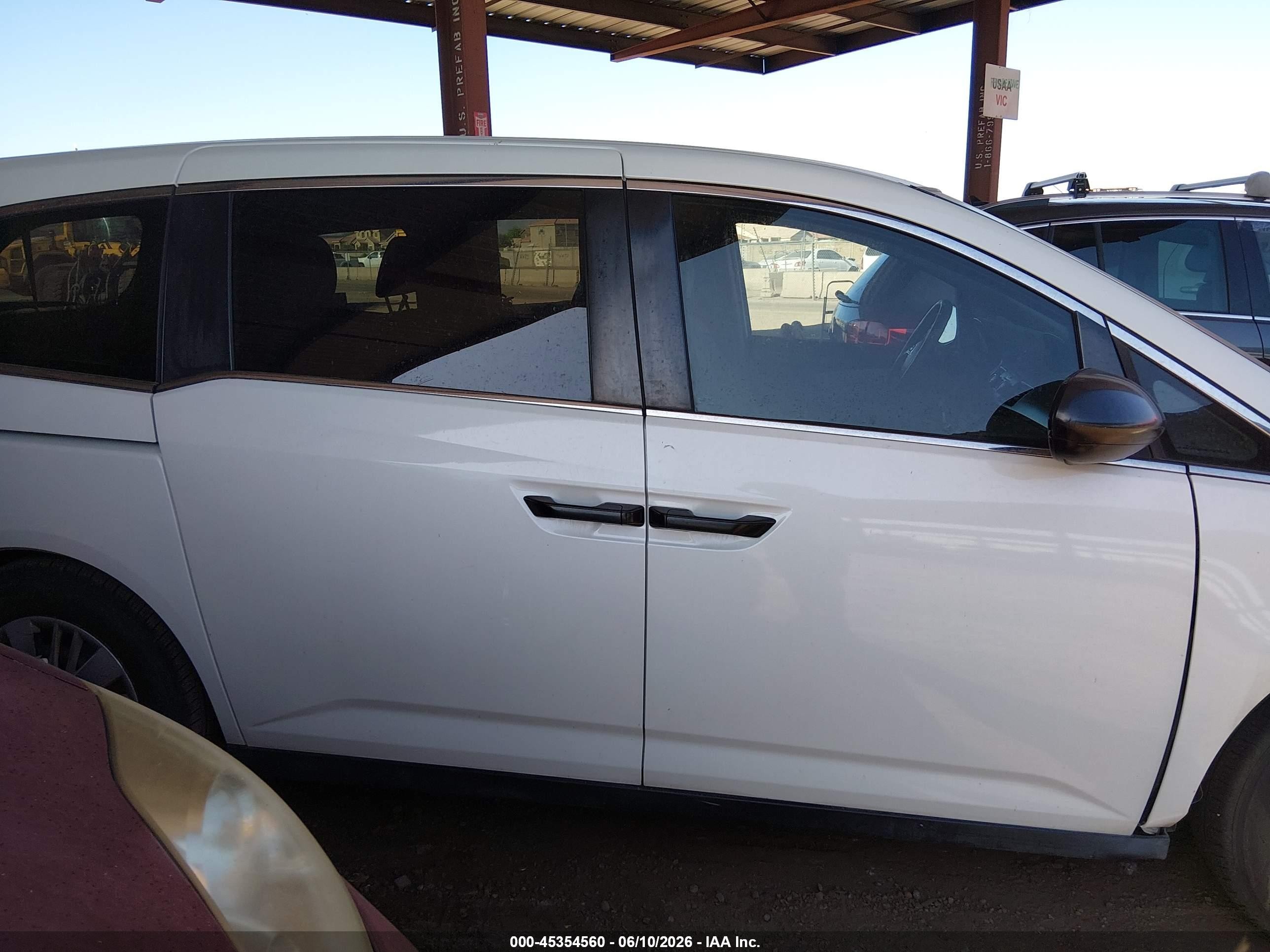 2015 Honda Odyssey Lx Белый vin: 5FNRL5H23FB042352