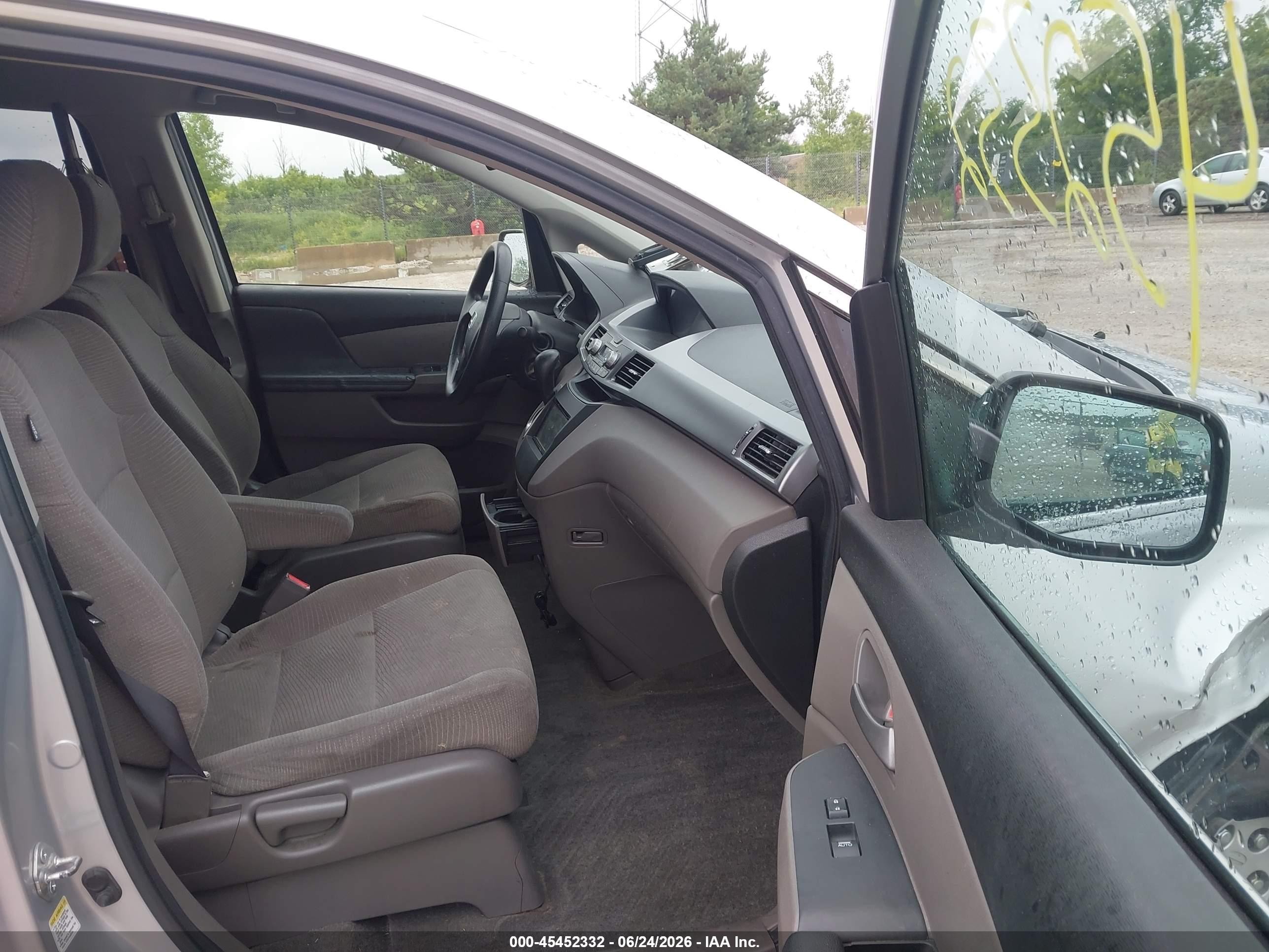 2011 Honda Odyssey Lx Silver vin: 5FNRL5H24BB014411