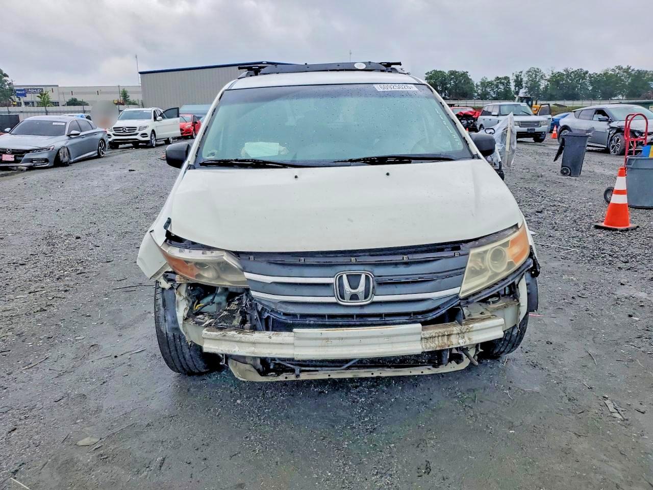 2011 Honda Odyssey Lx White vin: 5FNRL5H24BB017177