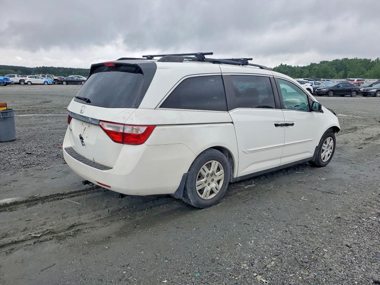 2011 Honda Odyssey Lx White vin: 5FNRL5H24BB017177