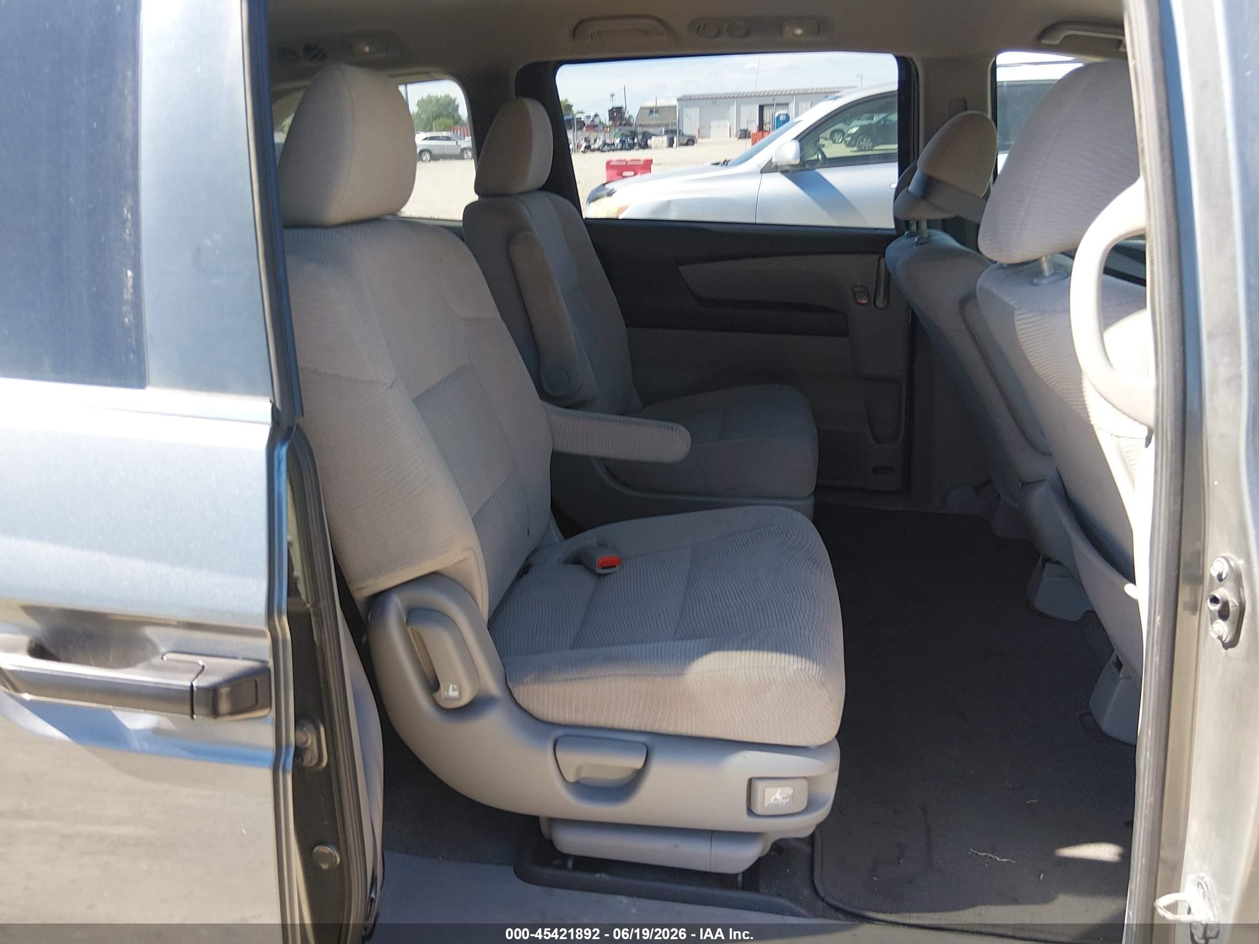 2011 Honda Odyssey Lx Gray vin: 5FNRL5H24BB065178