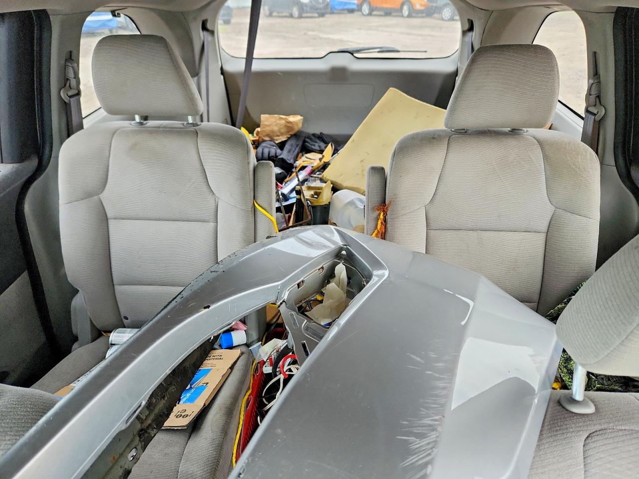 2011 Honda Odyssey Lx Silver vin: 5FNRL5H24BB075967
