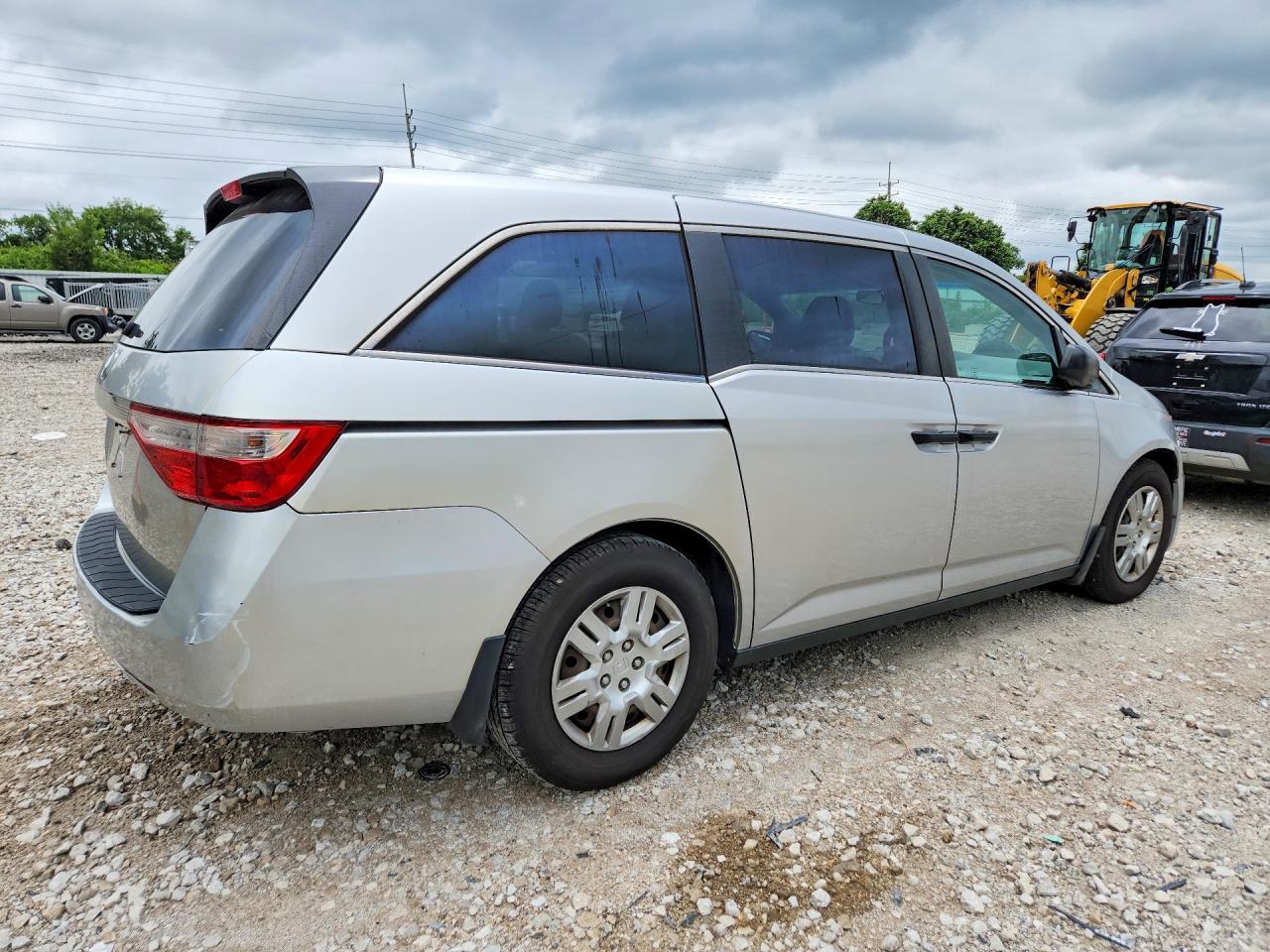 2011 Honda Odyssey Lx Silver vin: 5FNRL5H24BB090954