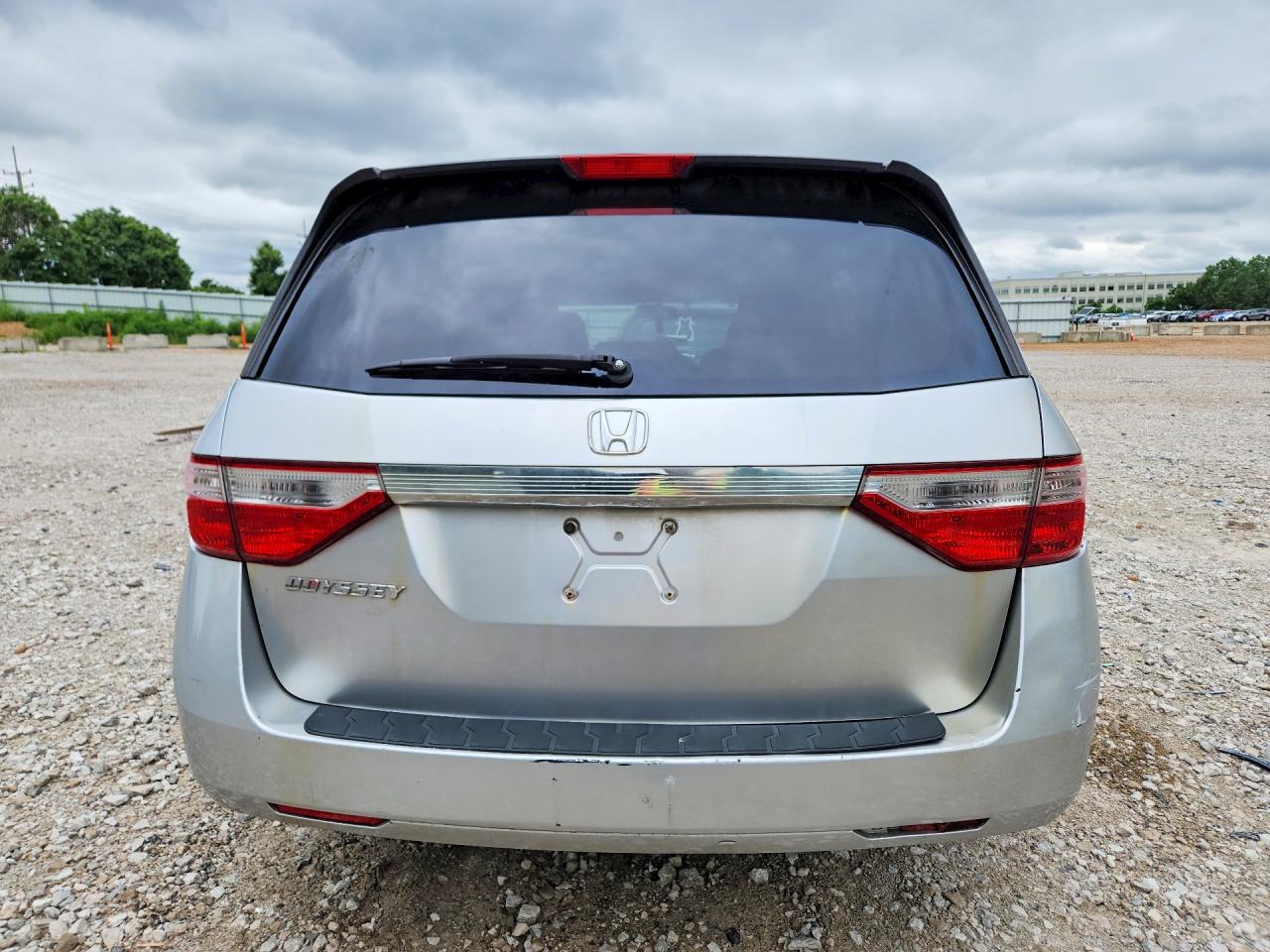 2011 Honda Odyssey Lx Silver vin: 5FNRL5H24BB090954