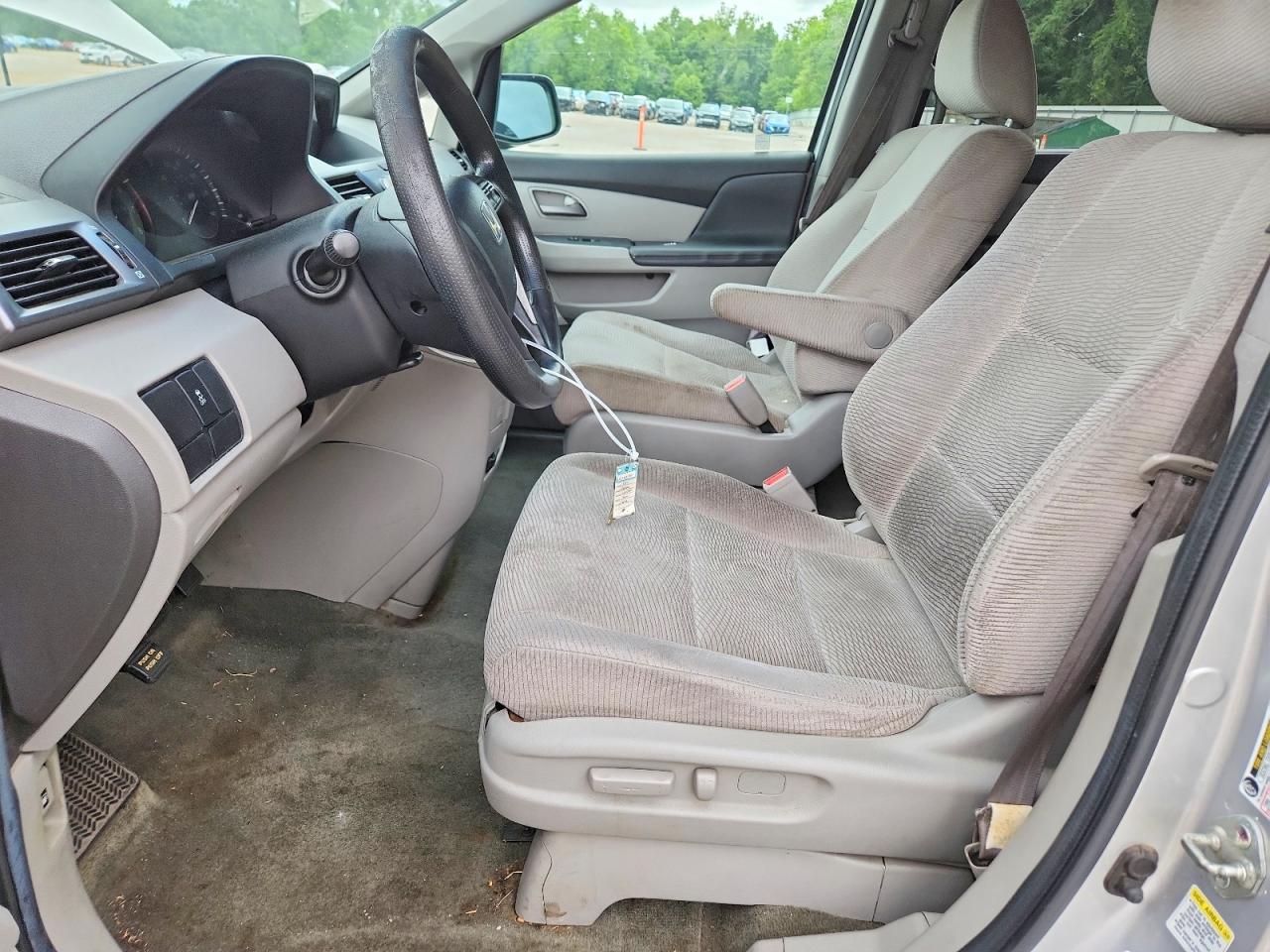 2011 Honda Odyssey Lx Silver vin: 5FNRL5H24BB090954