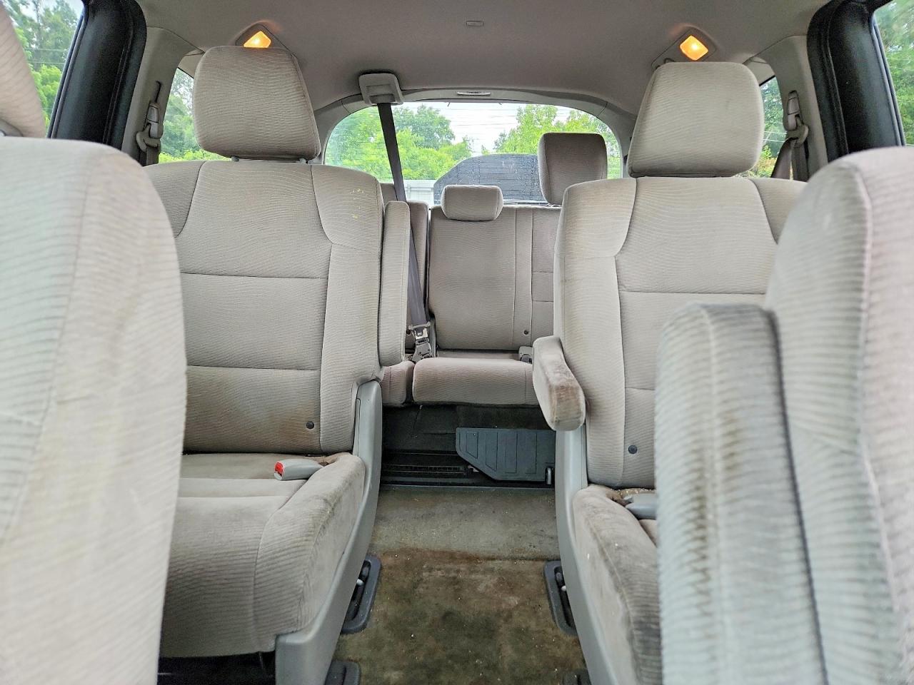 2011 Honda Odyssey Lx Silver vin: 5FNRL5H24BB090954