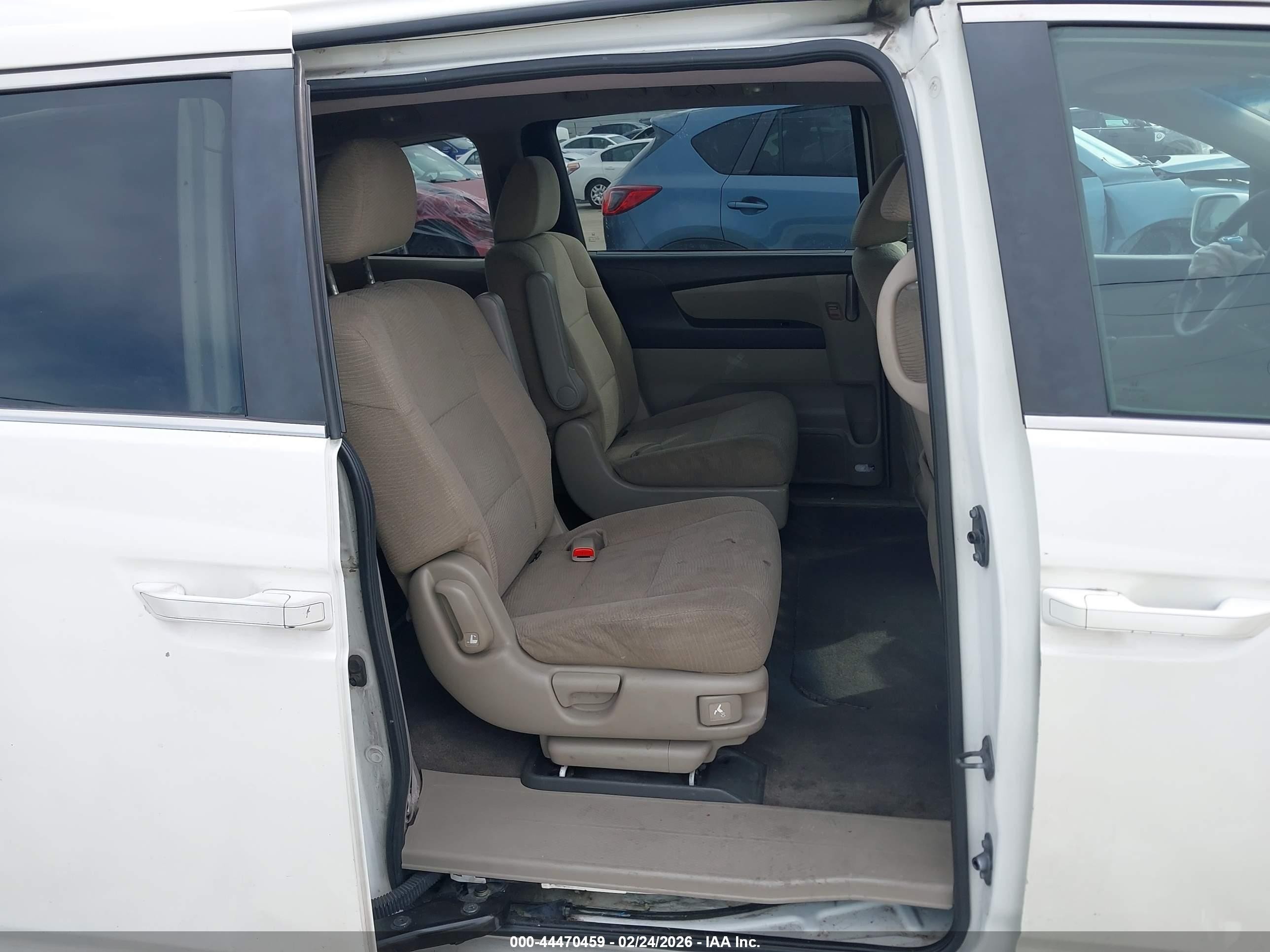 2013 Honda Odyssey Lx White vin: 5FNRL5H24DB048870