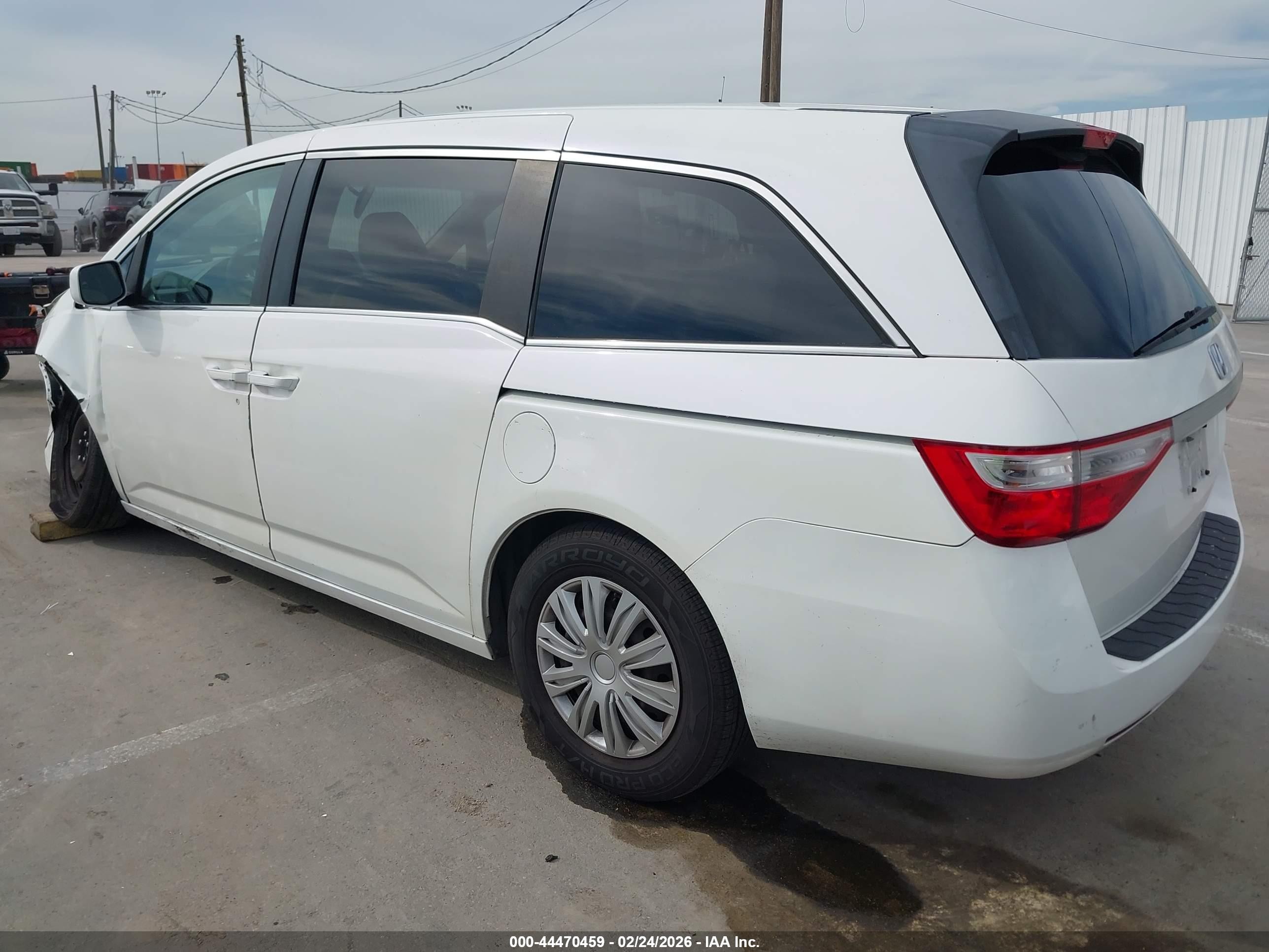 2013 Honda Odyssey Lx White vin: 5FNRL5H24DB048870