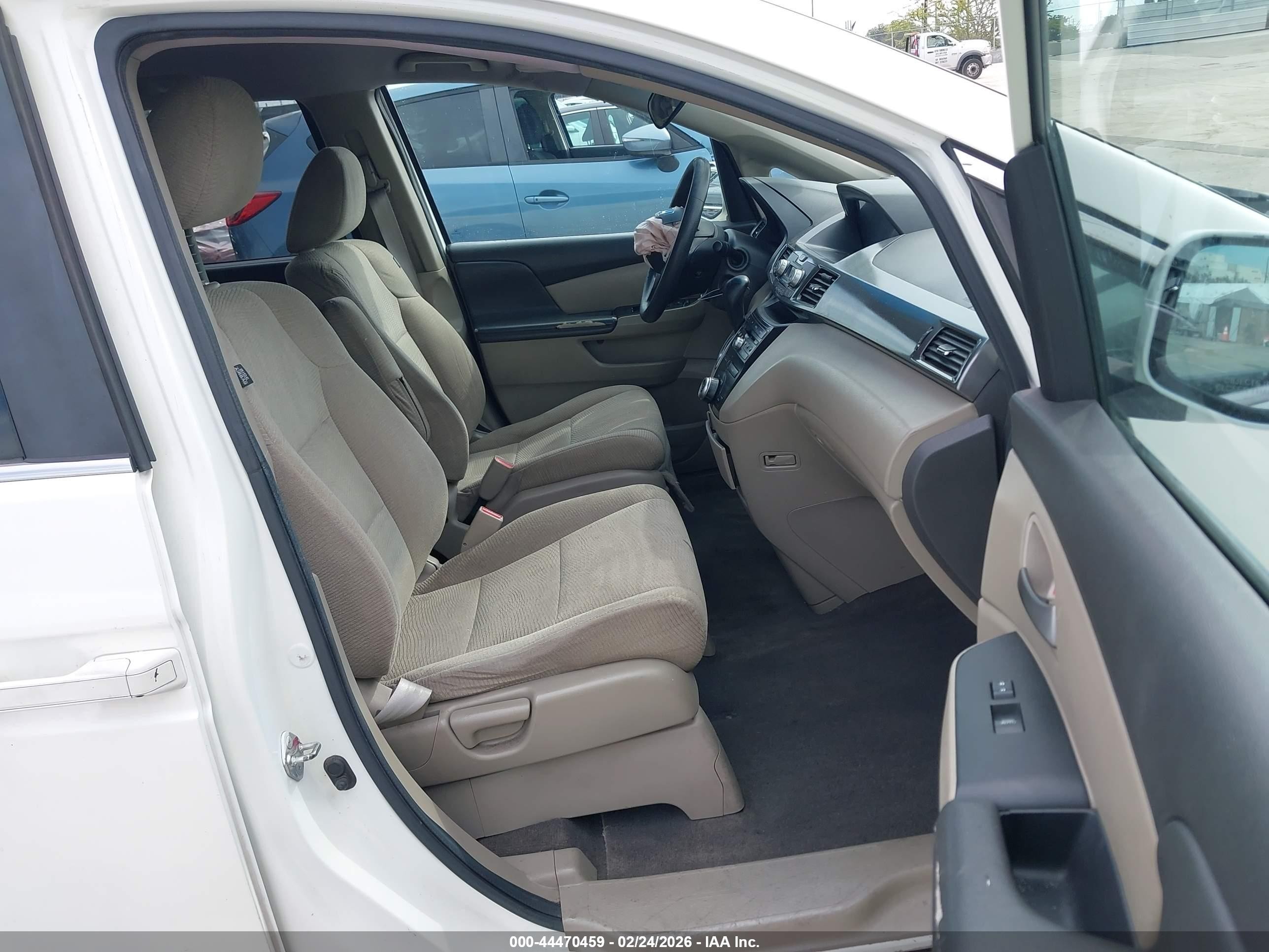 2013 Honda Odyssey Lx White vin: 5FNRL5H24DB048870