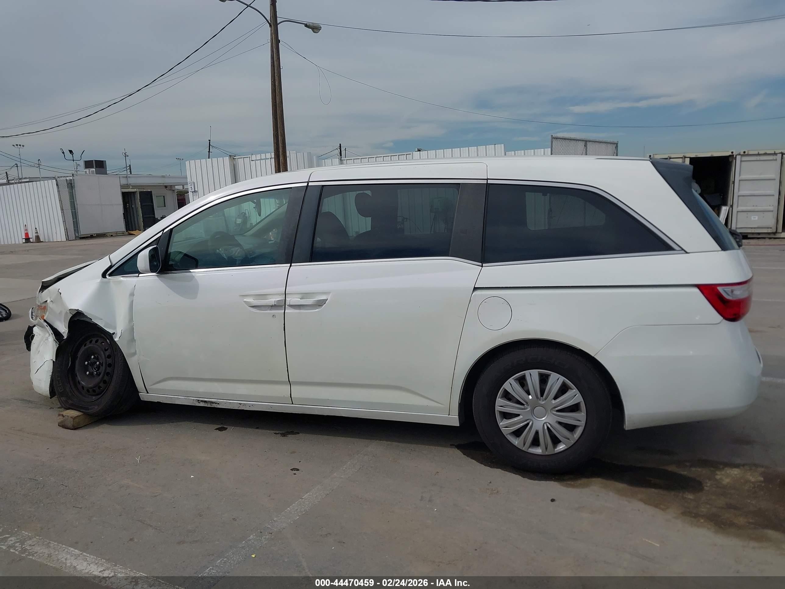 2013 Honda Odyssey Lx White vin: 5FNRL5H24DB048870