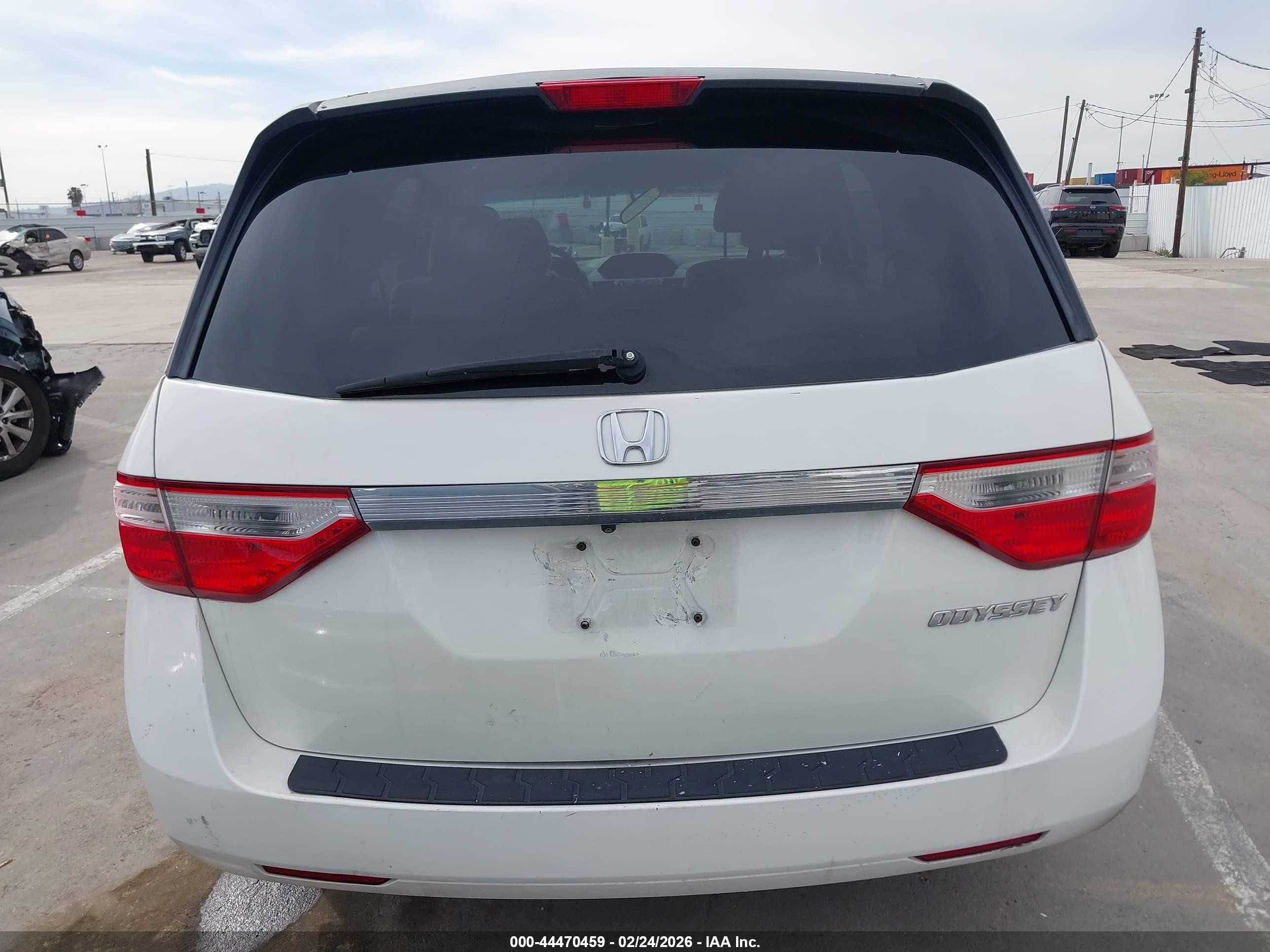 2013 Honda Odyssey Lx White vin: 5FNRL5H24DB048870