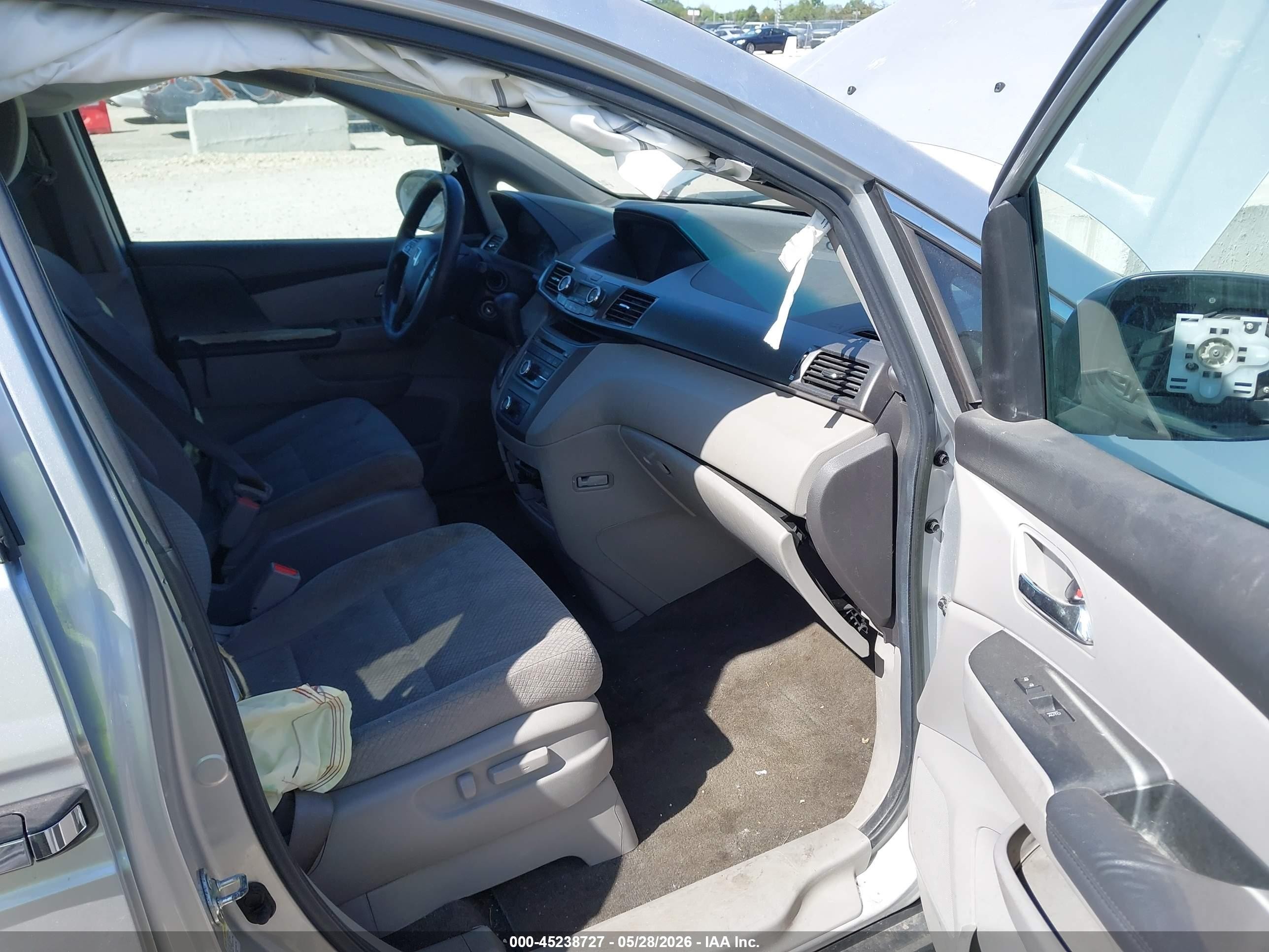2014 Honda Odyssey Lx Silver vin: 5FNRL5H24EB007060