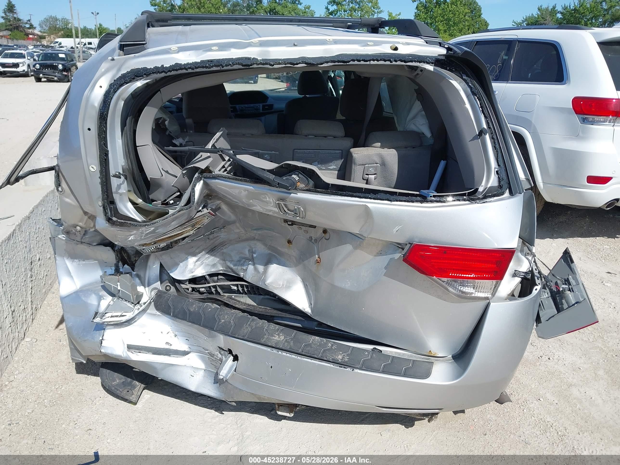2014 Honda Odyssey Lx Silver vin: 5FNRL5H24EB007060