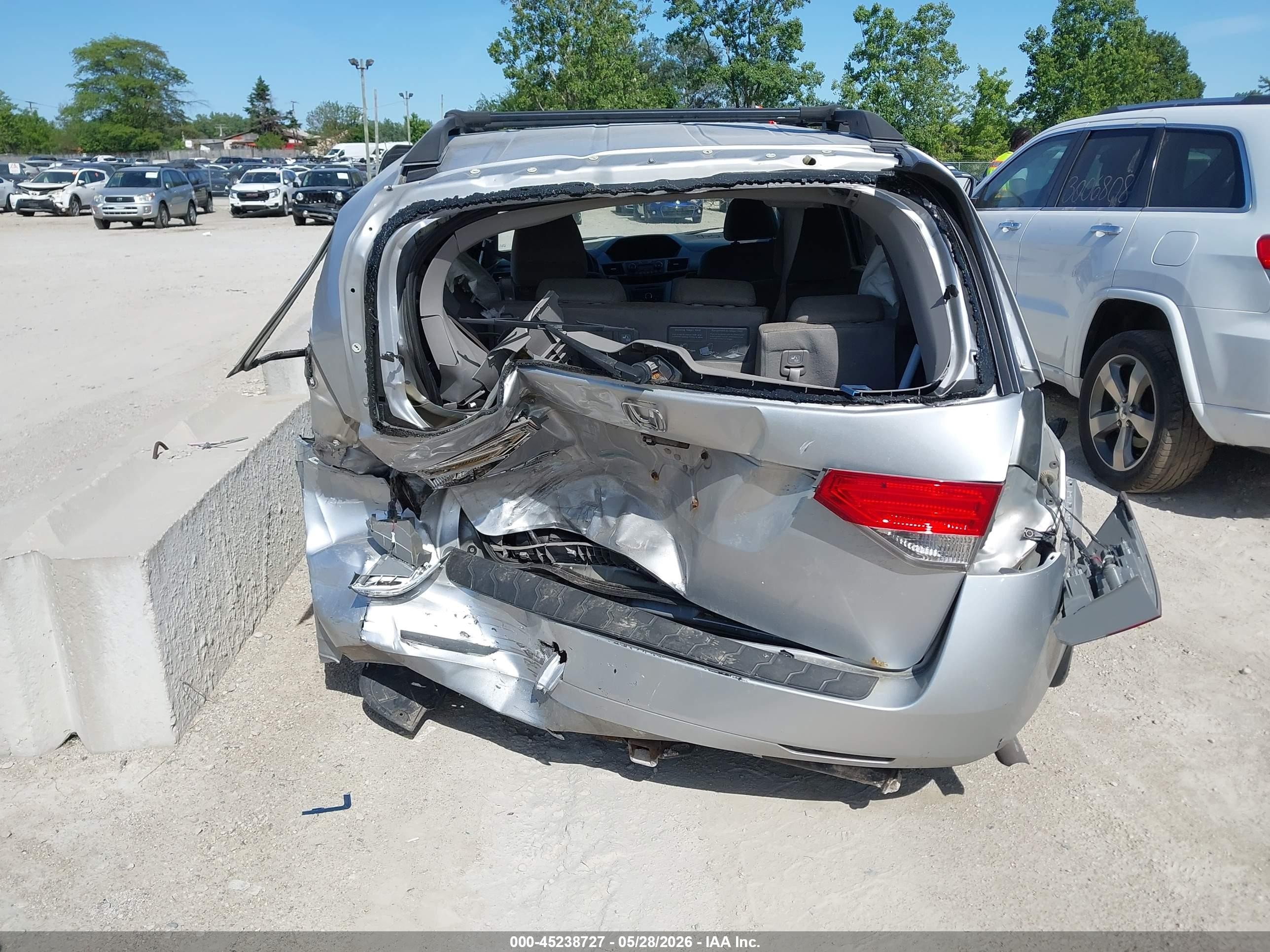 2014 Honda Odyssey Lx Silver vin: 5FNRL5H24EB007060