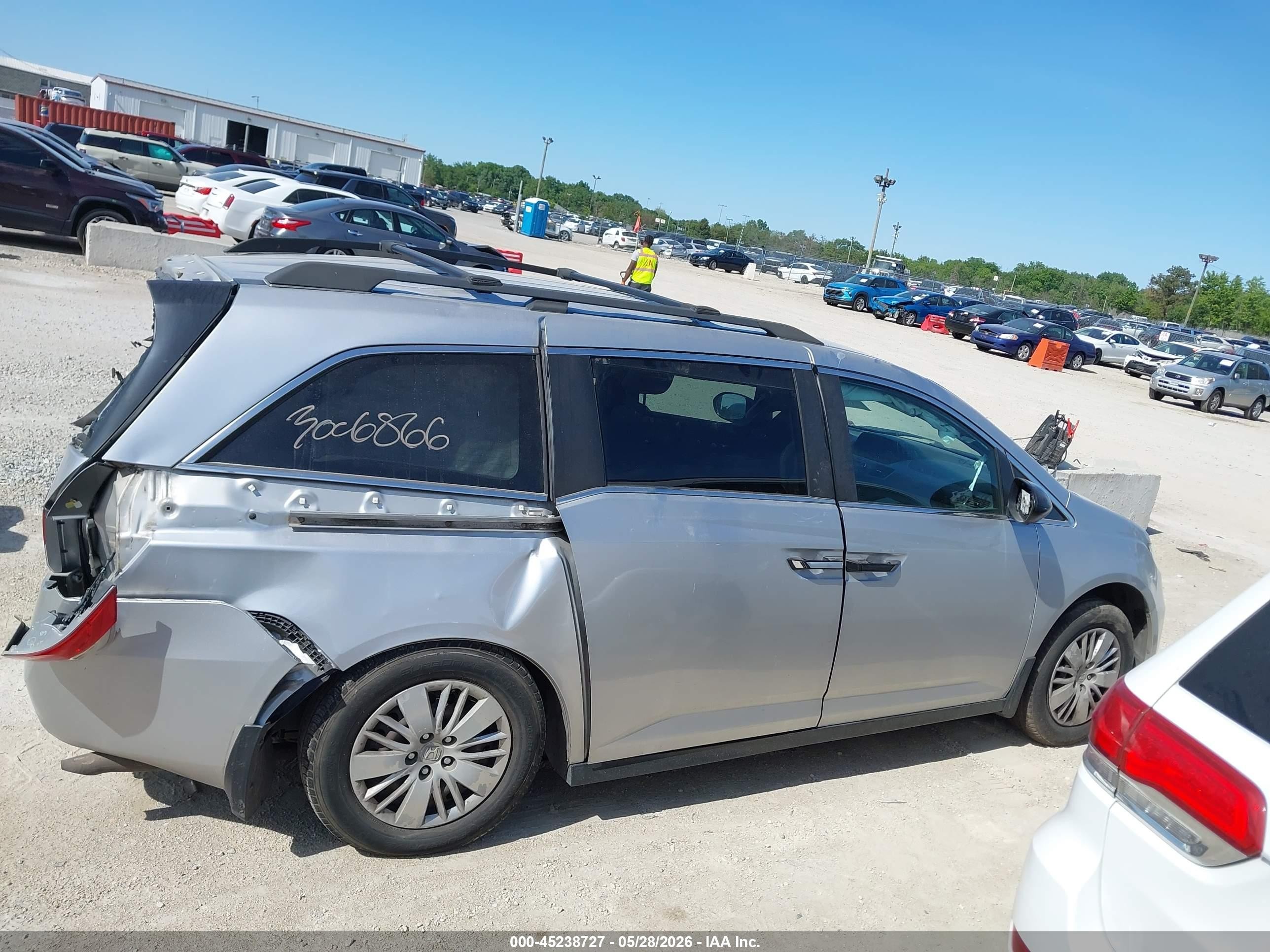 2014 Honda Odyssey Lx Silver vin: 5FNRL5H24EB007060