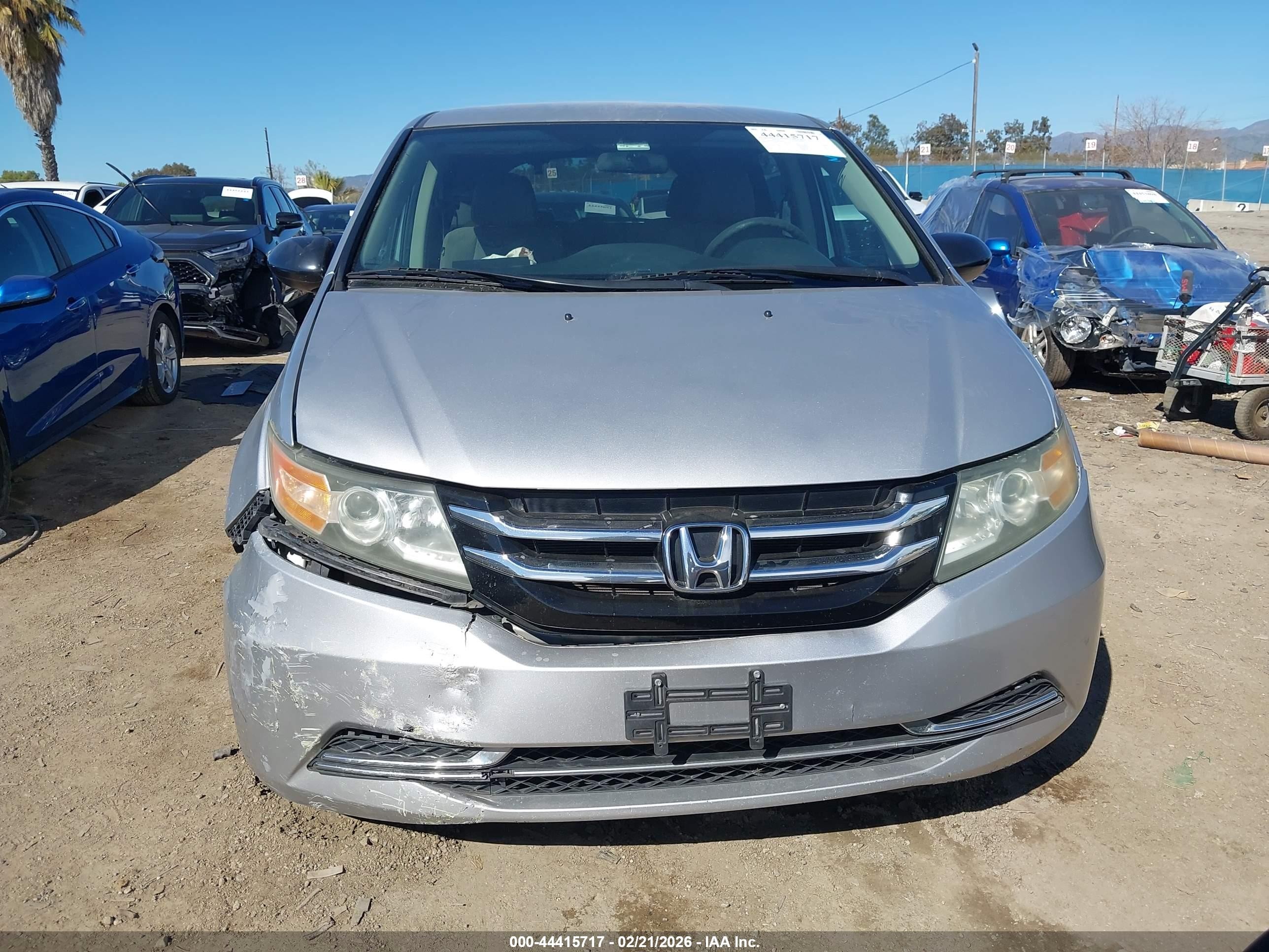 2014 Honda Odyssey Lx Silver vin: 5FNRL5H24EB045999