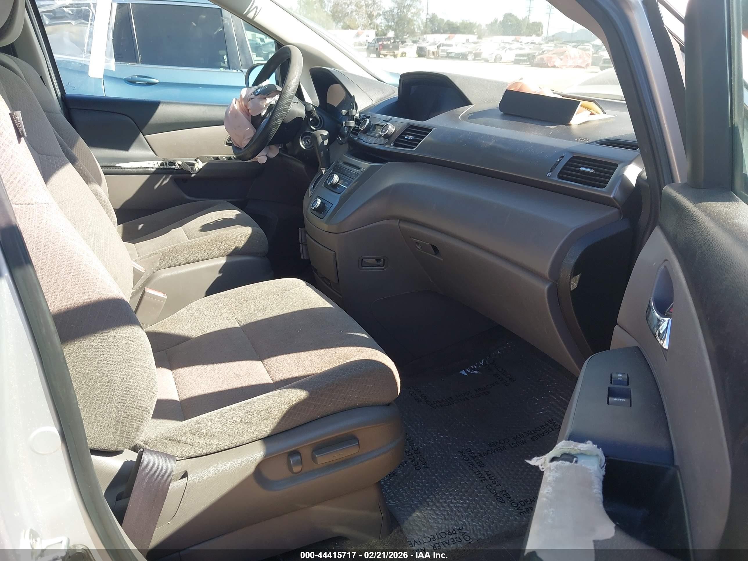 2014 Honda Odyssey Lx Silver vin: 5FNRL5H24EB045999