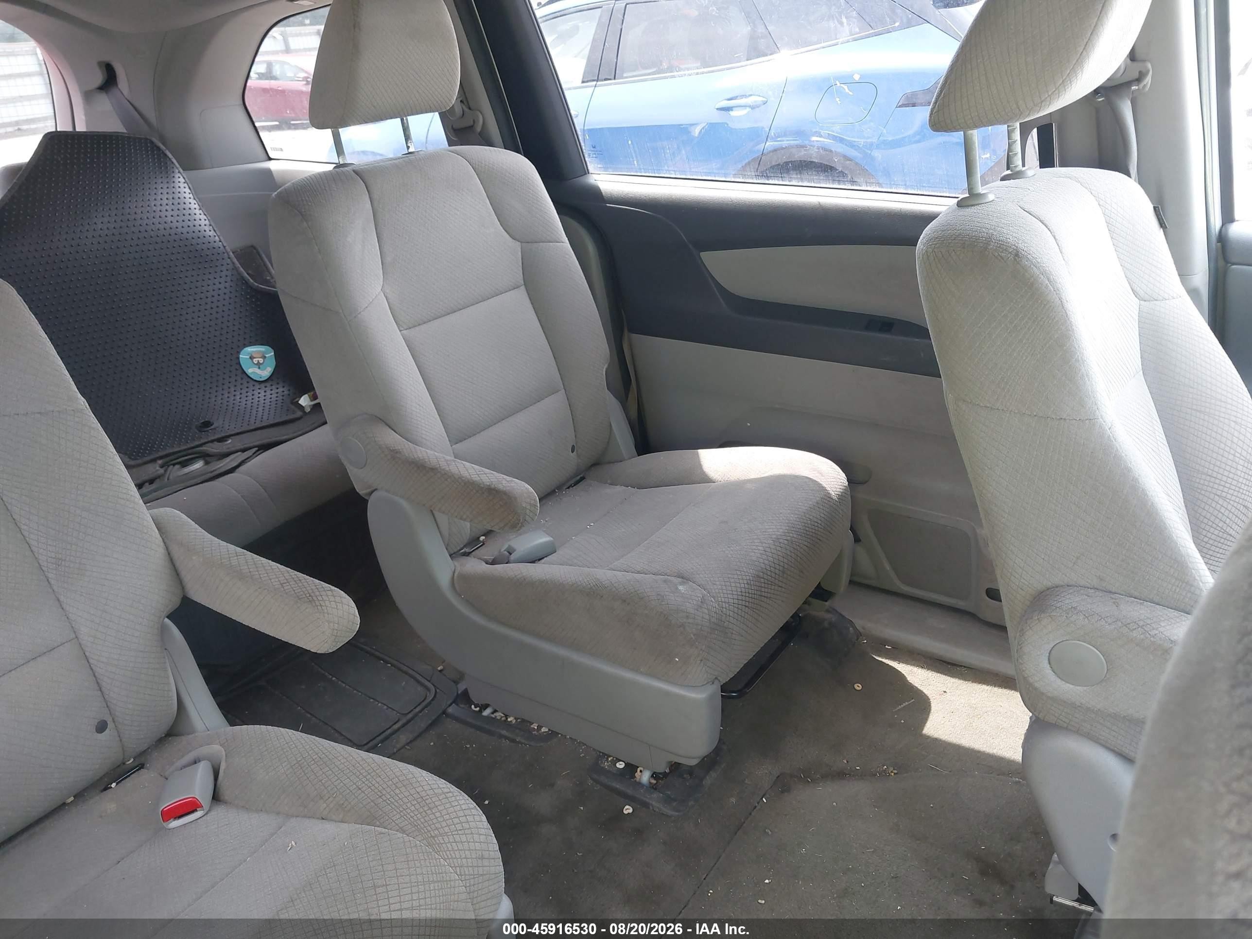 2015 Honda Odyssey Lx Silver vin: 5FNRL5H24FB009747