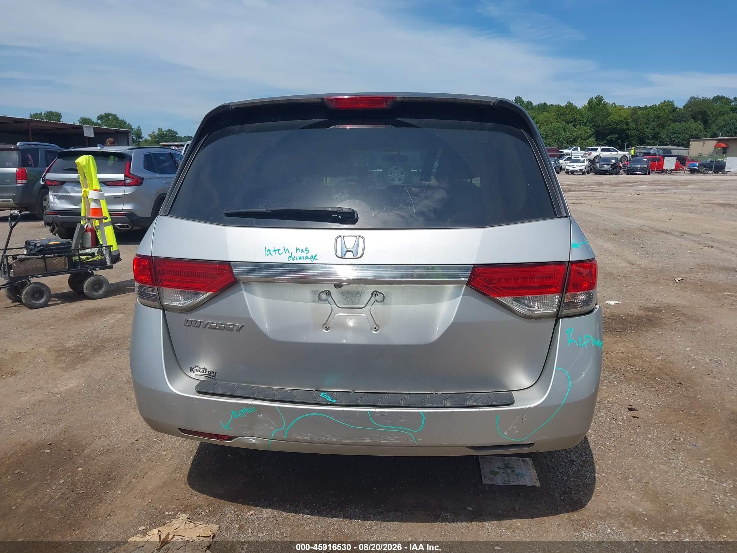 2015 Honda Odyssey Lx Silver vin: 5FNRL5H24FB009747