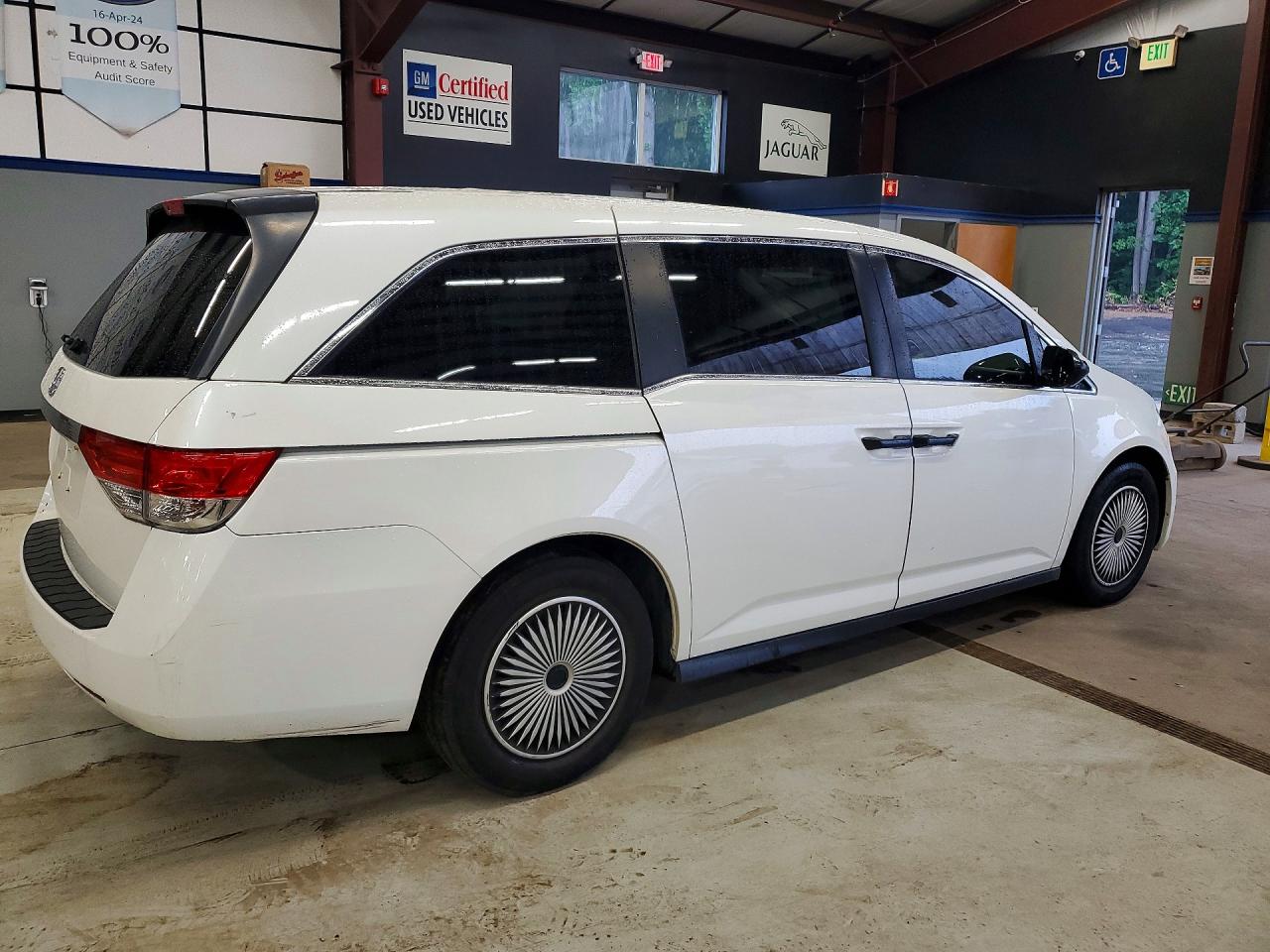 2015 Honda Odyssey Lx White vin: 5FNRL5H24FB111078