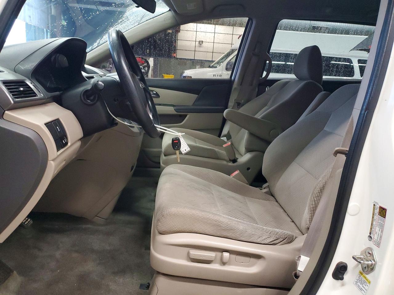 2015 Honda Odyssey Lx White vin: 5FNRL5H24FB111078