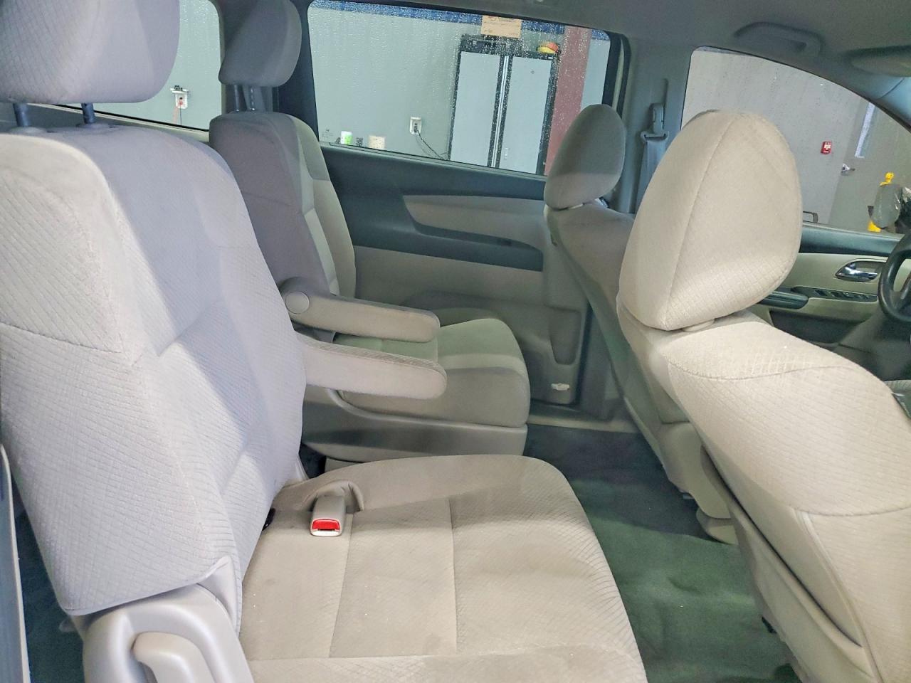 2015 Honda Odyssey Lx White vin: 5FNRL5H24FB111078