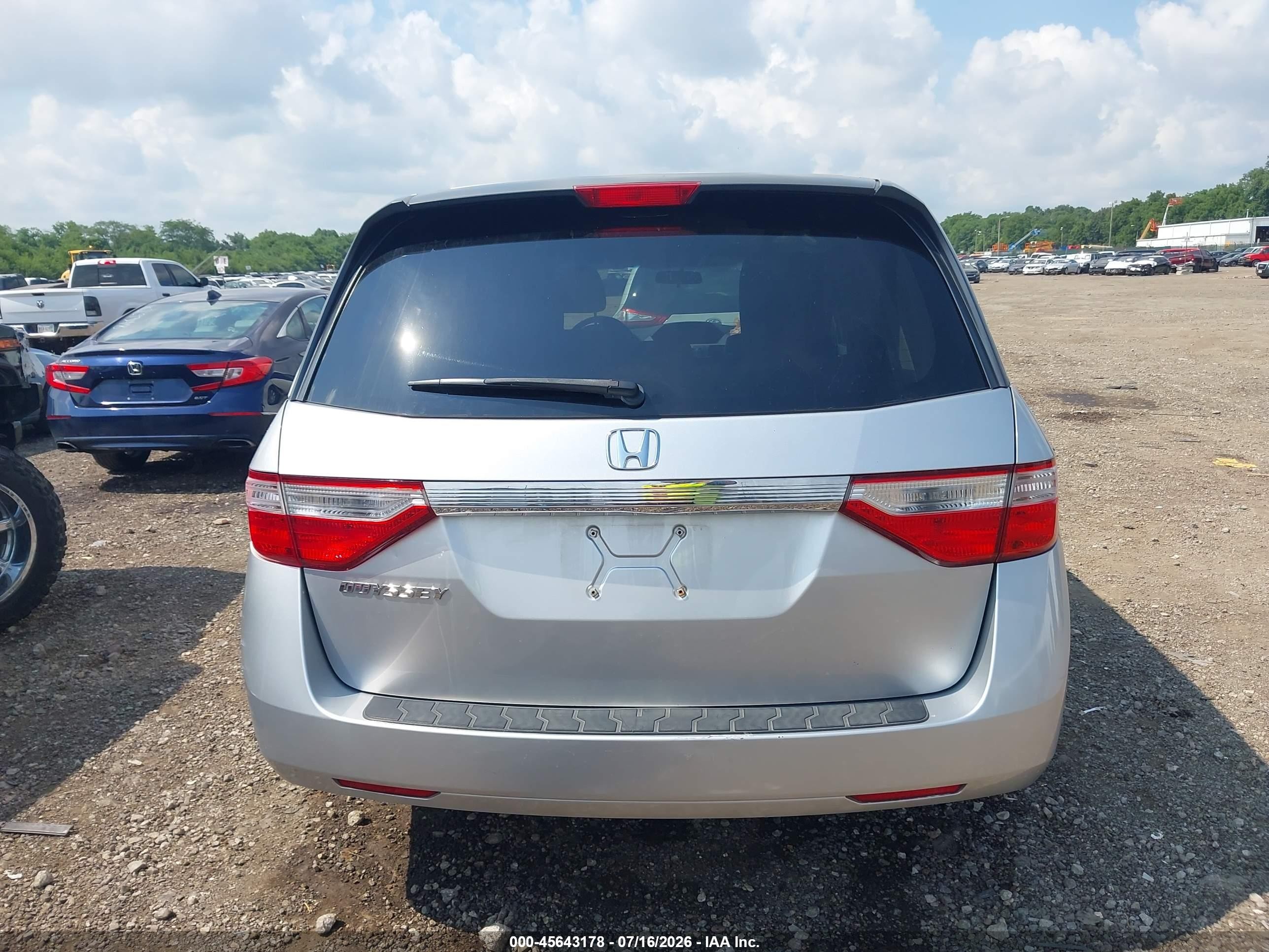 2012 Honda Odyssey Lx Серебряный vin: 5FNRL5H25CB092956