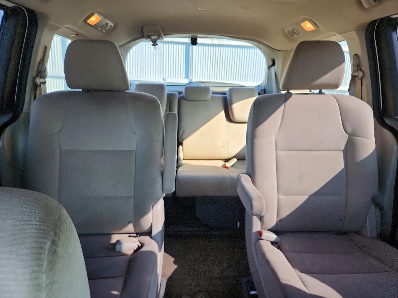 2012 Honda Odyssey Lx White vin: 5FNRL5H25CB096358