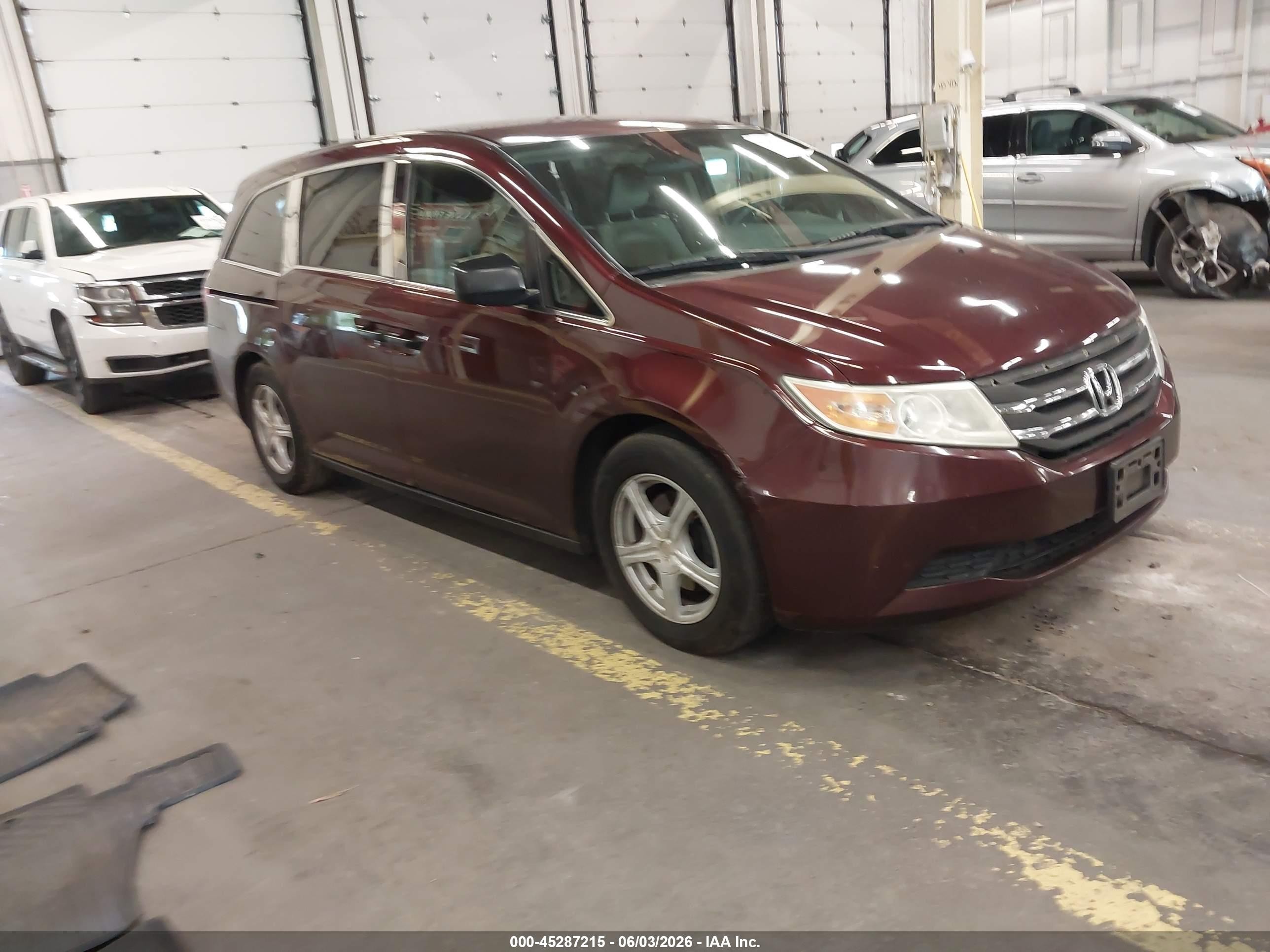 2013 Honda Odyssey Lx Maroon vin: 5FNRL5H25DB038574