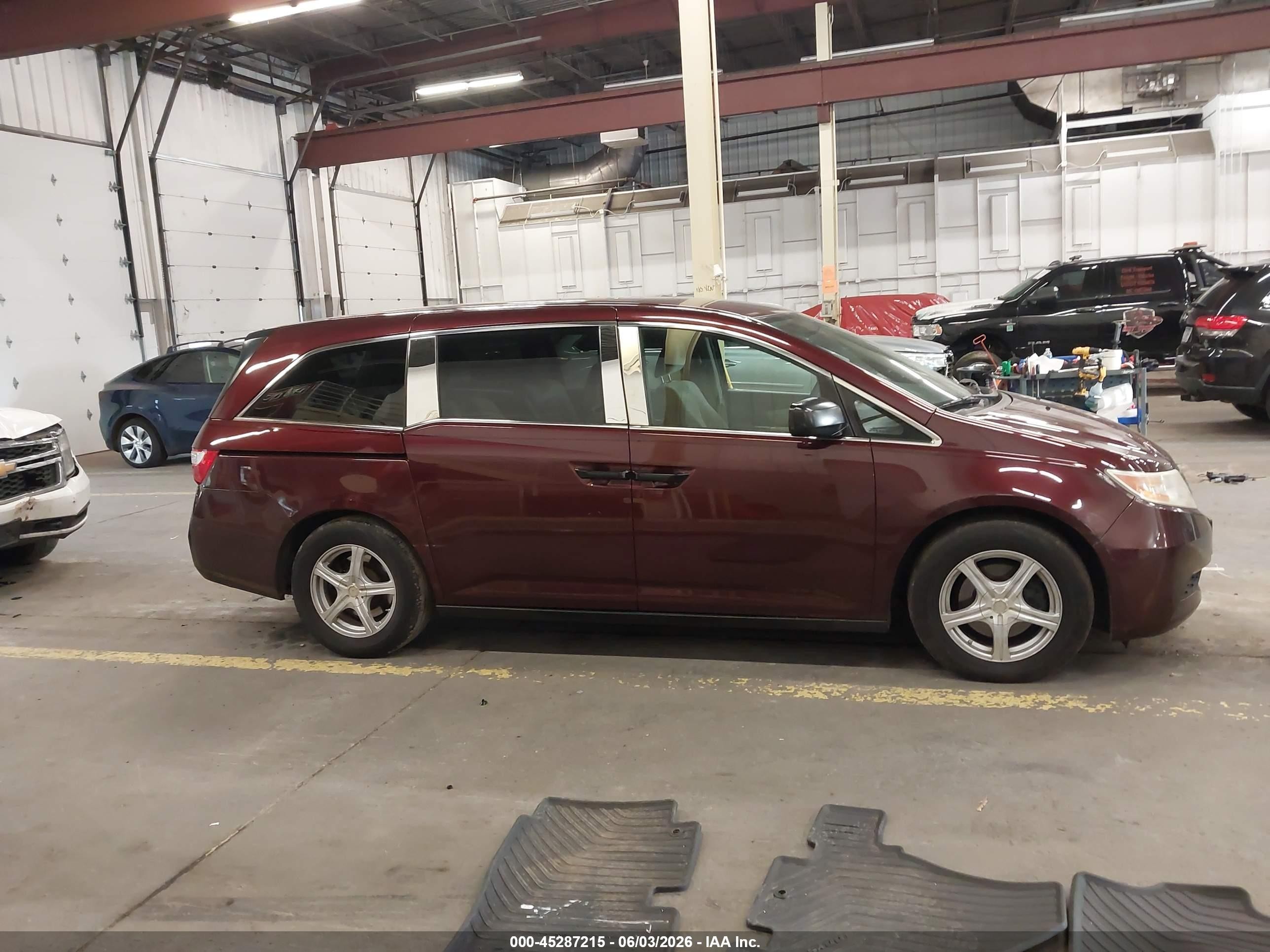 2013 Honda Odyssey Lx Maroon vin: 5FNRL5H25DB038574
