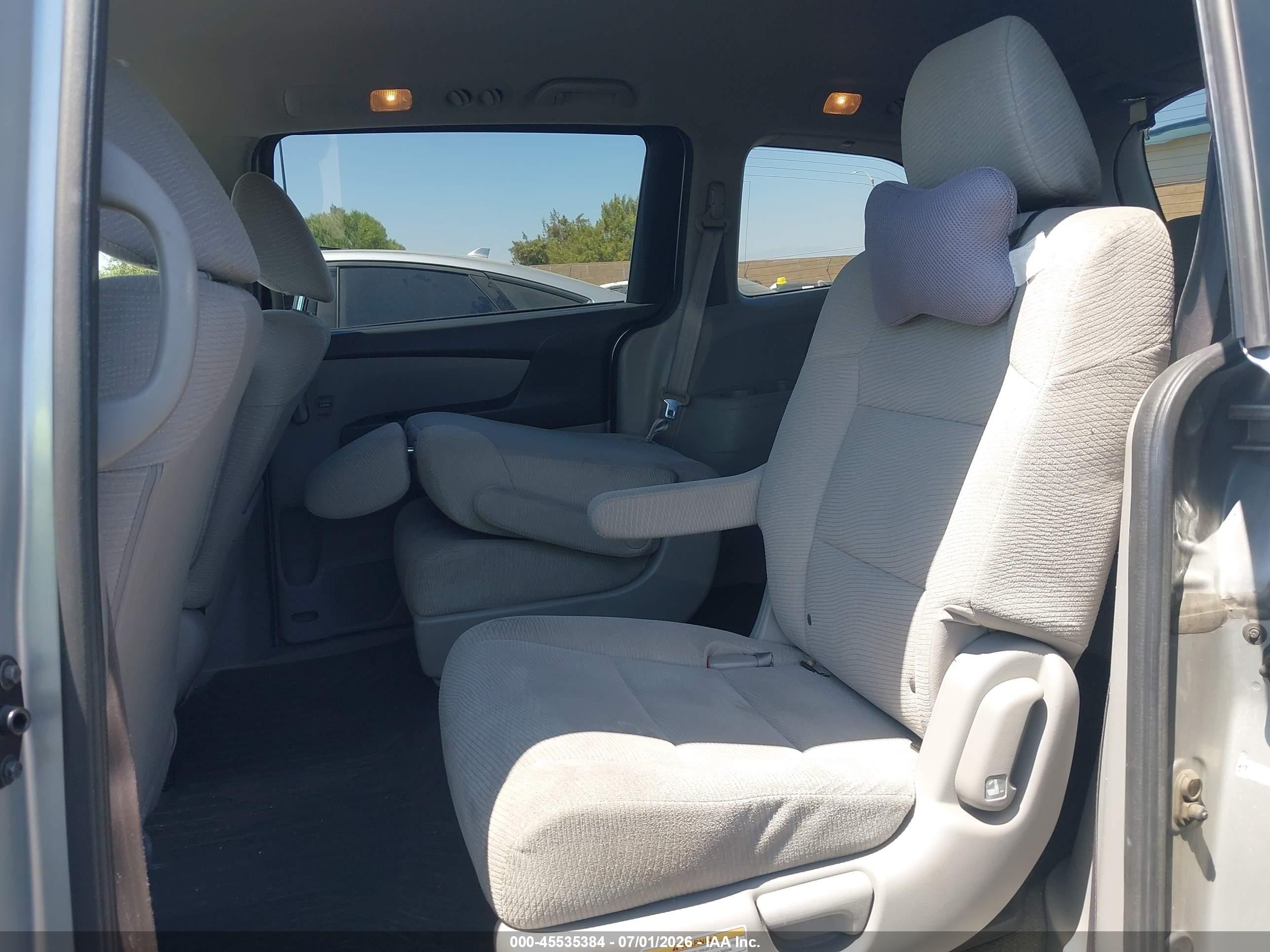 2013 Honda Odyssey Lx Silver vin: 5FNRL5H25DB062793