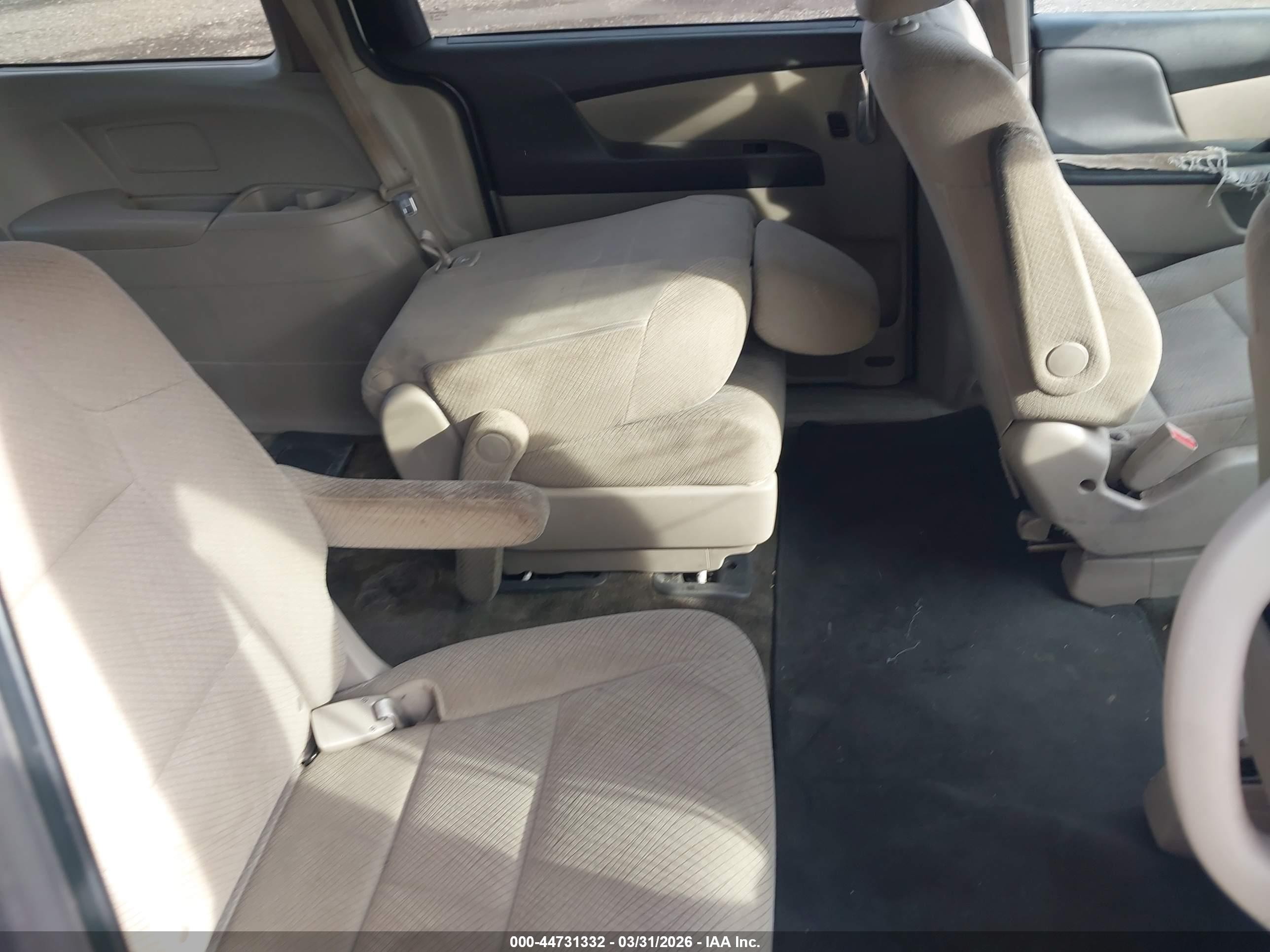 2014 Honda Odyssey Lx White vin: 5FNRL5H25EB070037