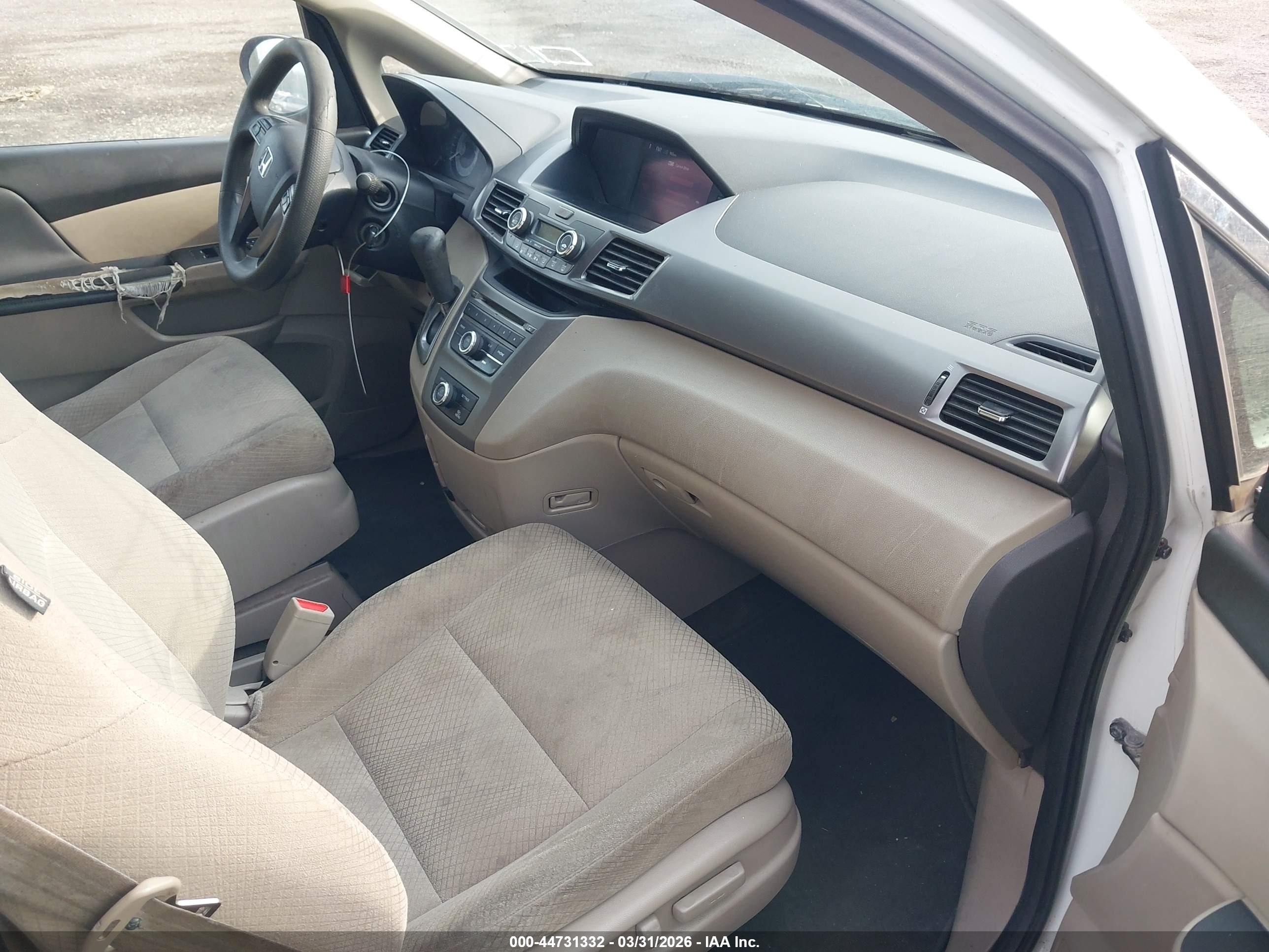 2014 Honda Odyssey Lx White vin: 5FNRL5H25EB070037