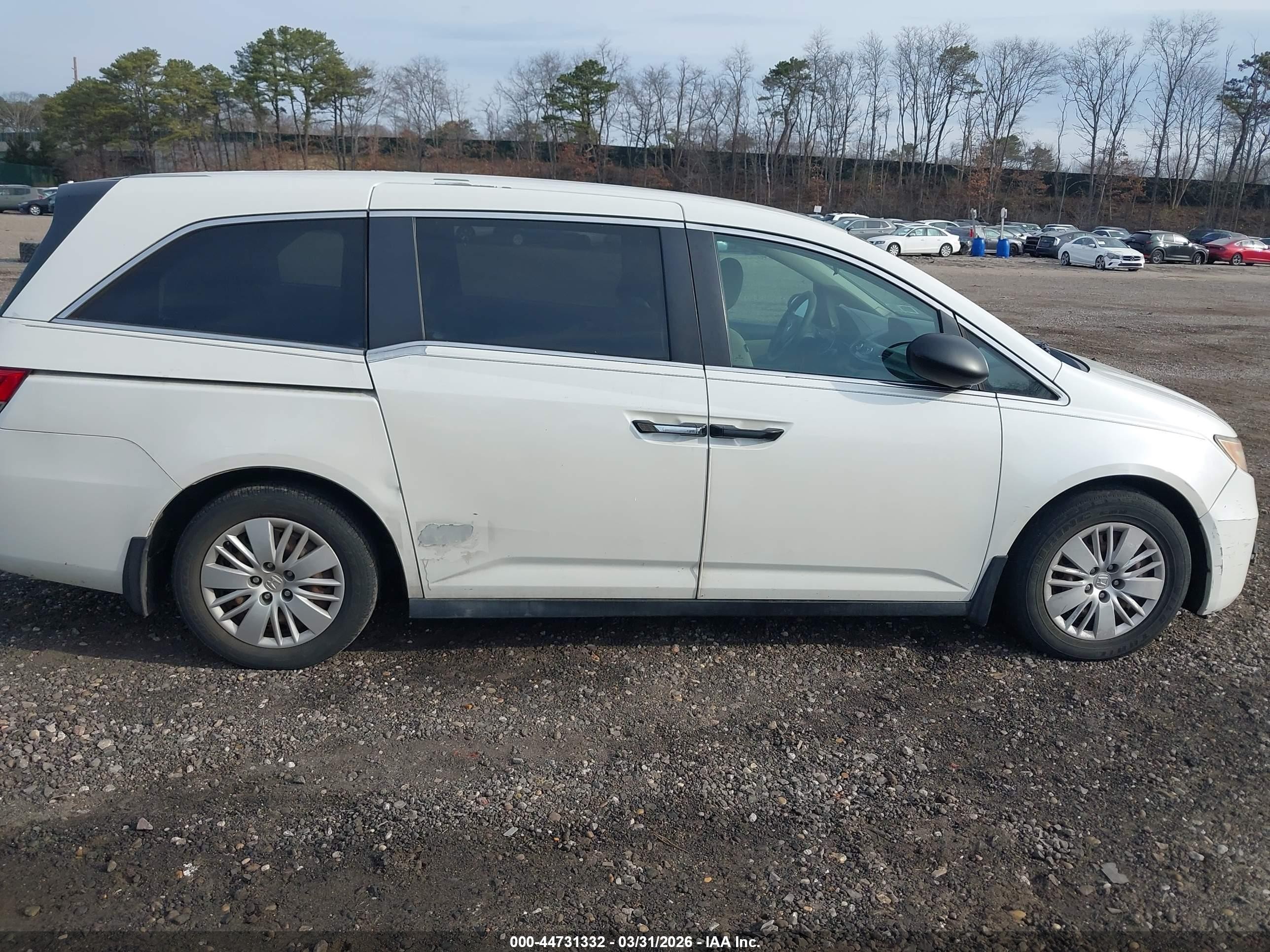 2014 Honda Odyssey Lx White vin: 5FNRL5H25EB070037