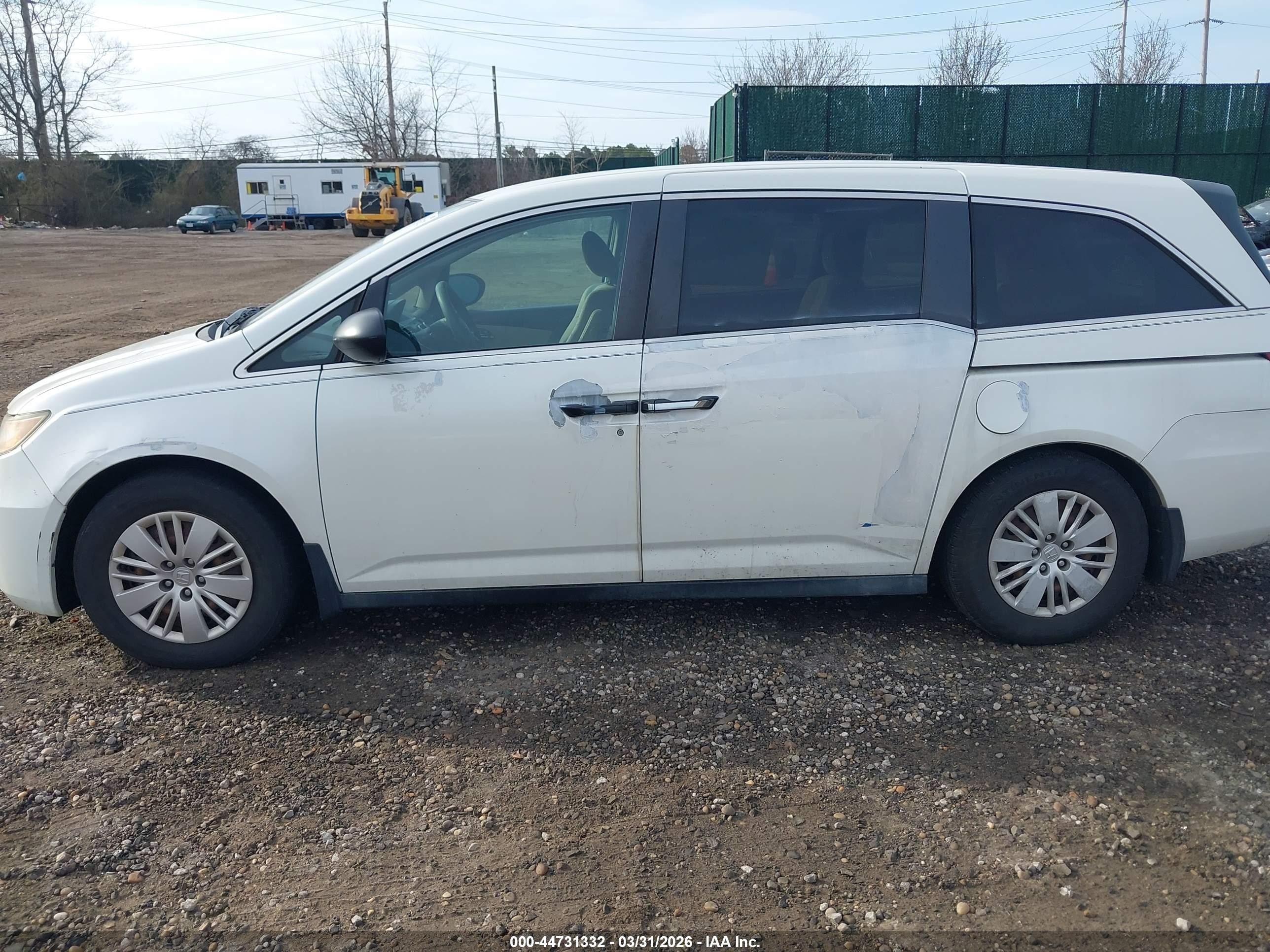 2014 Honda Odyssey Lx White vin: 5FNRL5H25EB070037