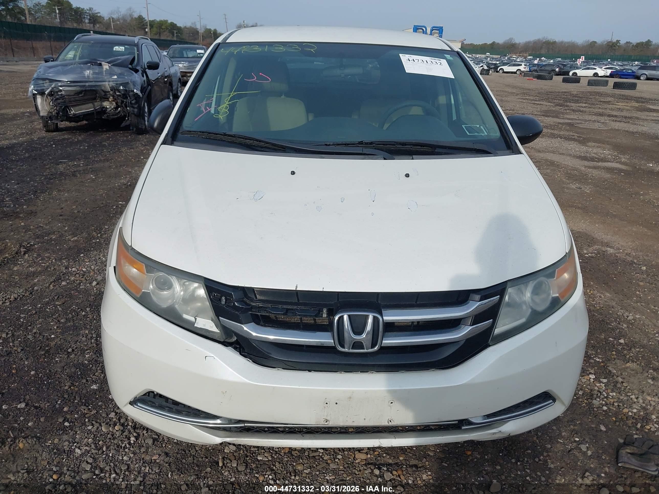 2014 Honda Odyssey Lx White vin: 5FNRL5H25EB070037