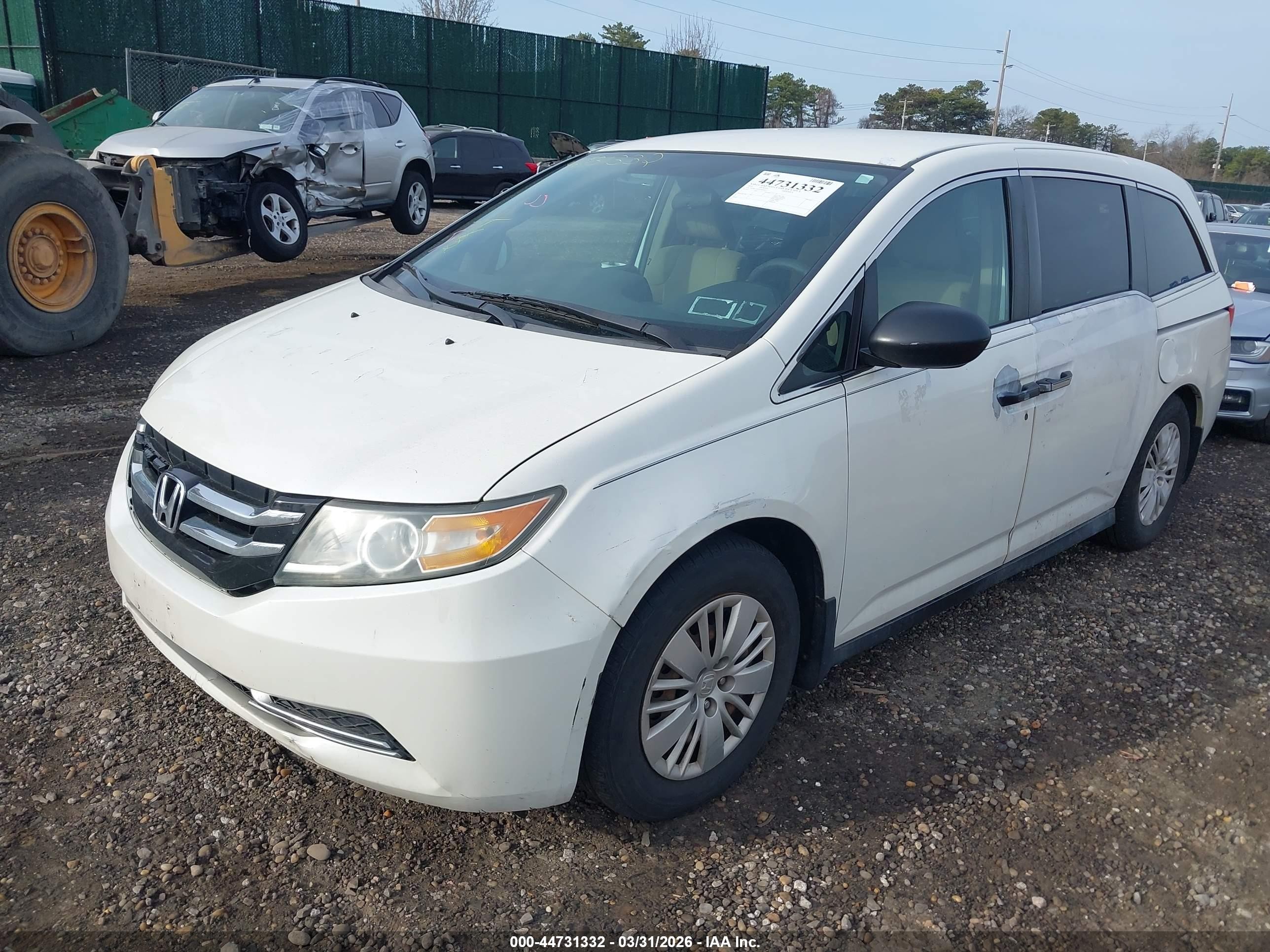 2014 Honda Odyssey Lx White vin: 5FNRL5H25EB070037