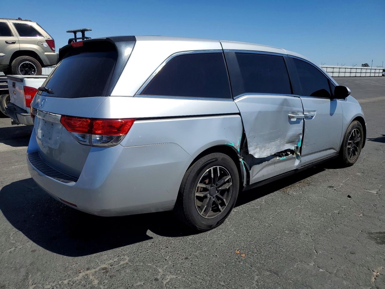 2015 Honda Odyssey Lx Silver vin: 5FNRL5H25FB002662