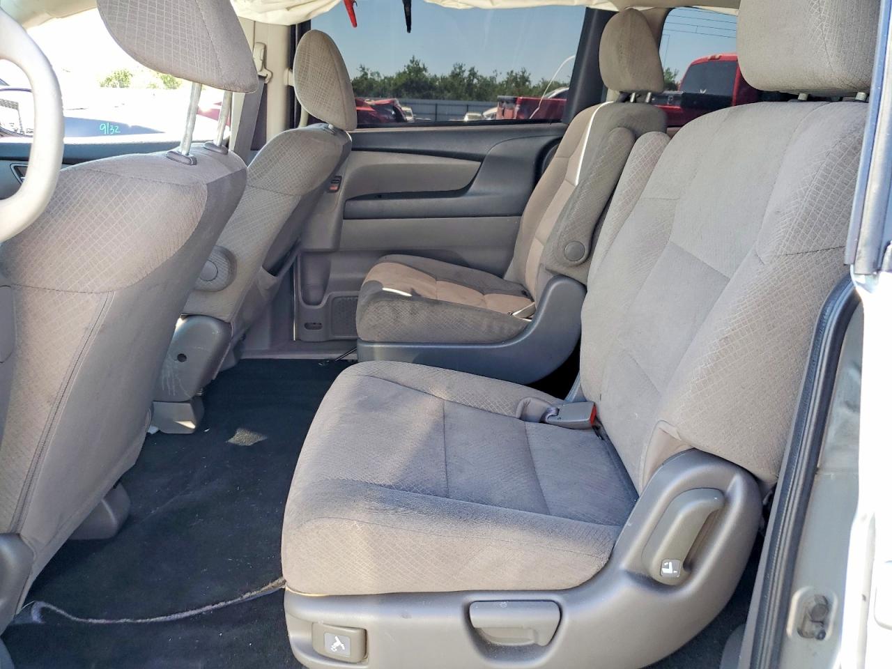 2015 Honda Odyssey Lx Silver vin: 5FNRL5H25FB002662