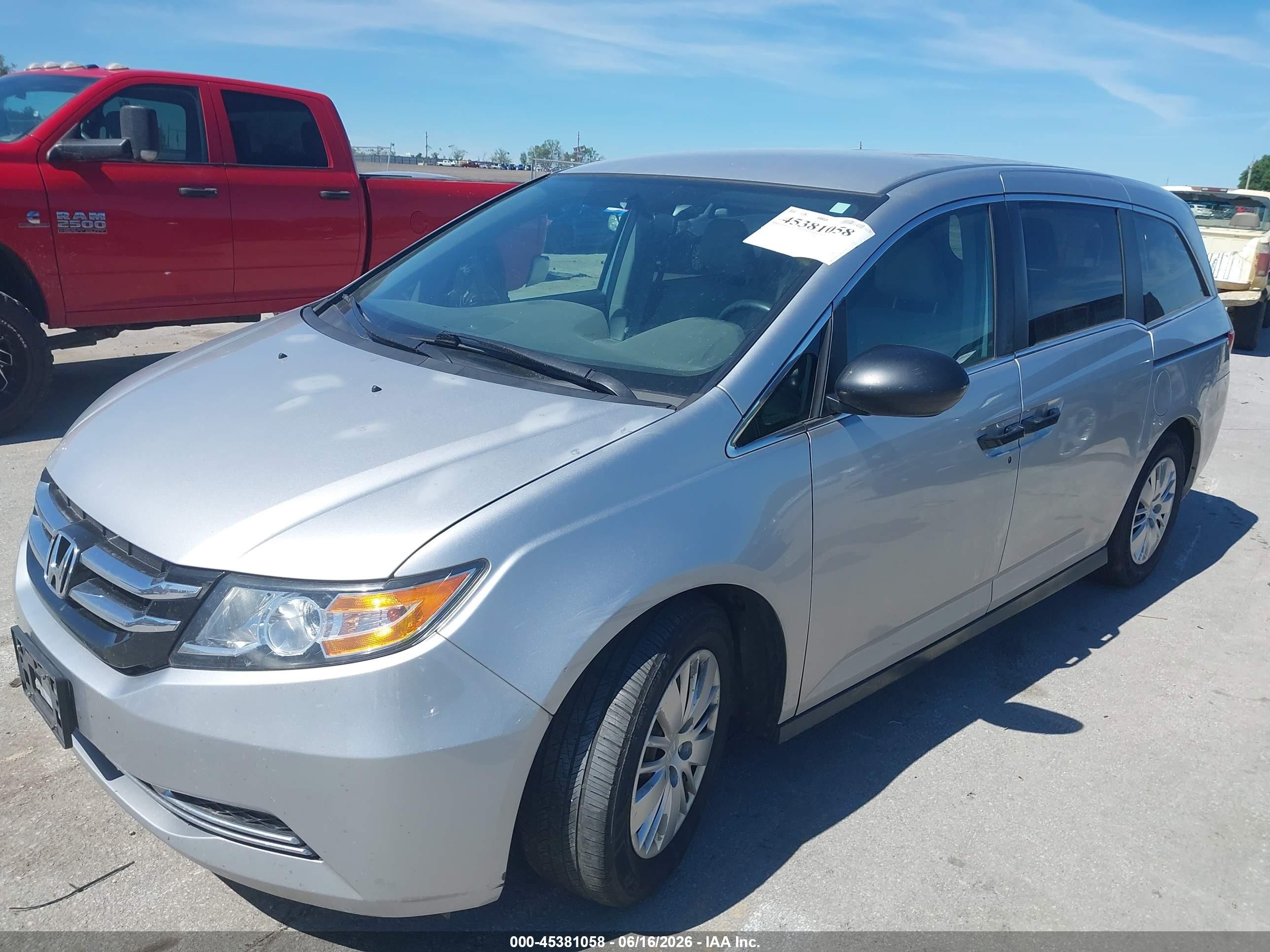 2015 Honda Odyssey Lx Silver vin: 5FNRL5H25FB051117
