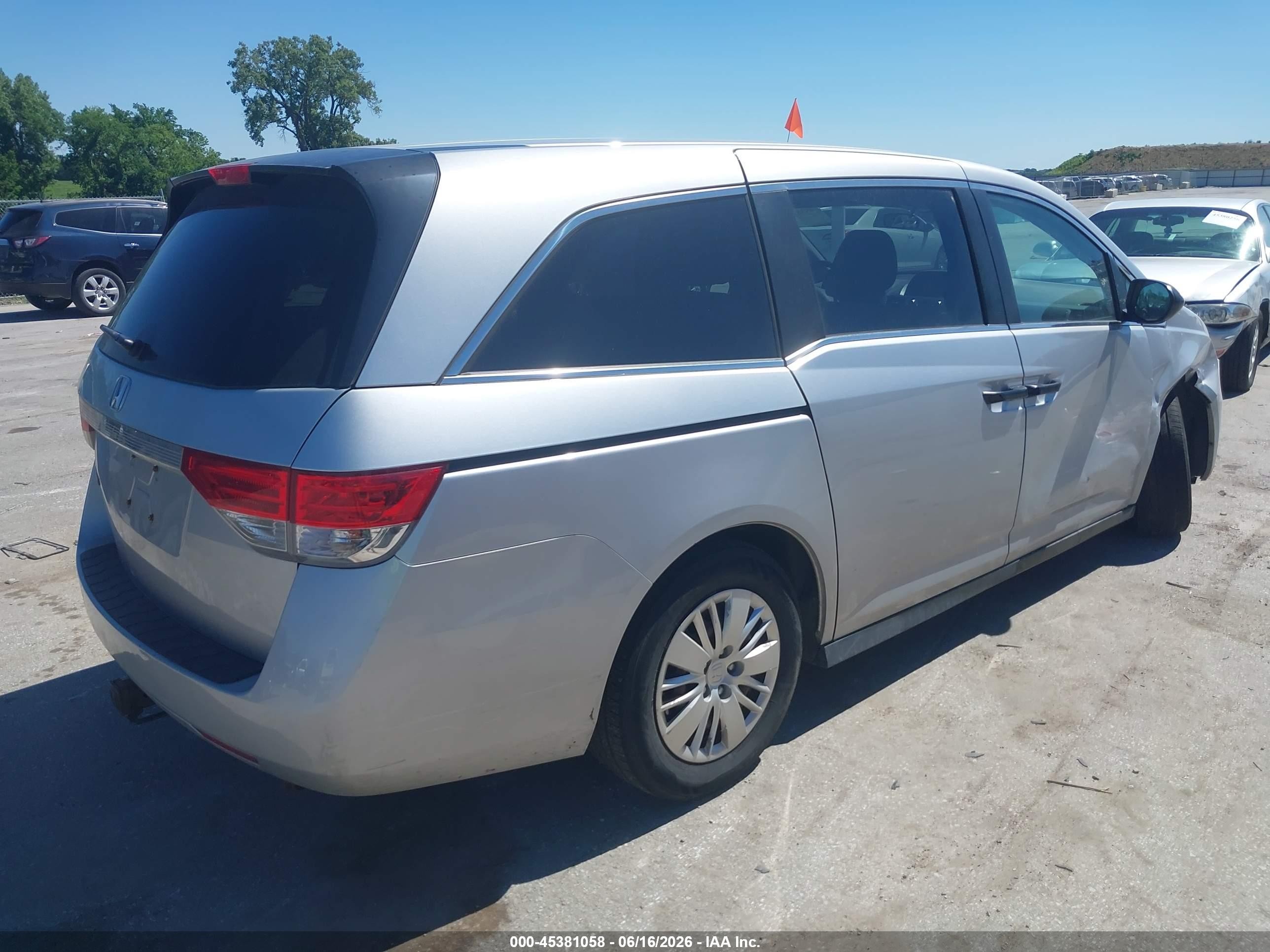 2015 Honda Odyssey Lx Silver vin: 5FNRL5H25FB051117