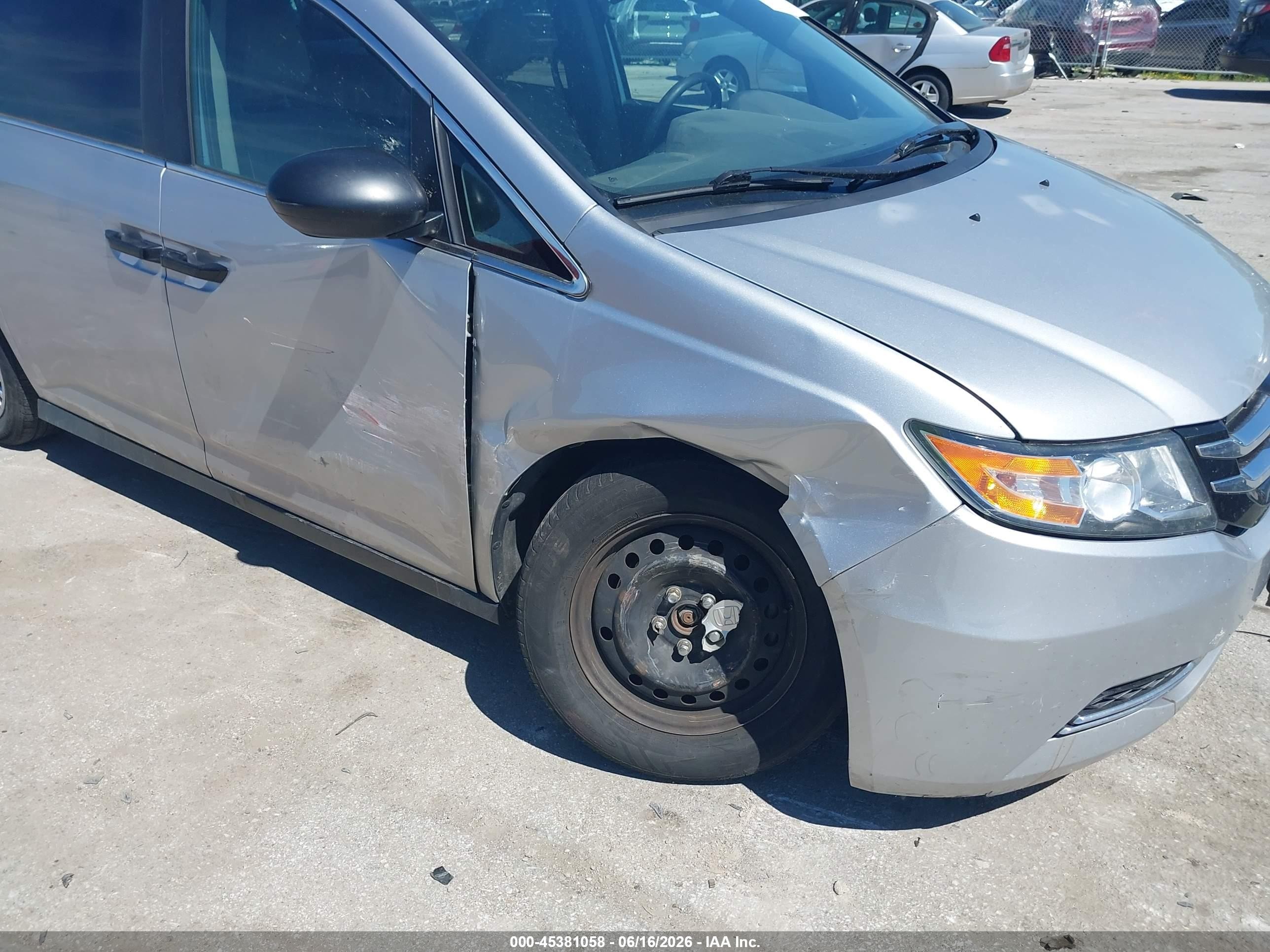 2015 Honda Odyssey Lx Silver vin: 5FNRL5H25FB051117