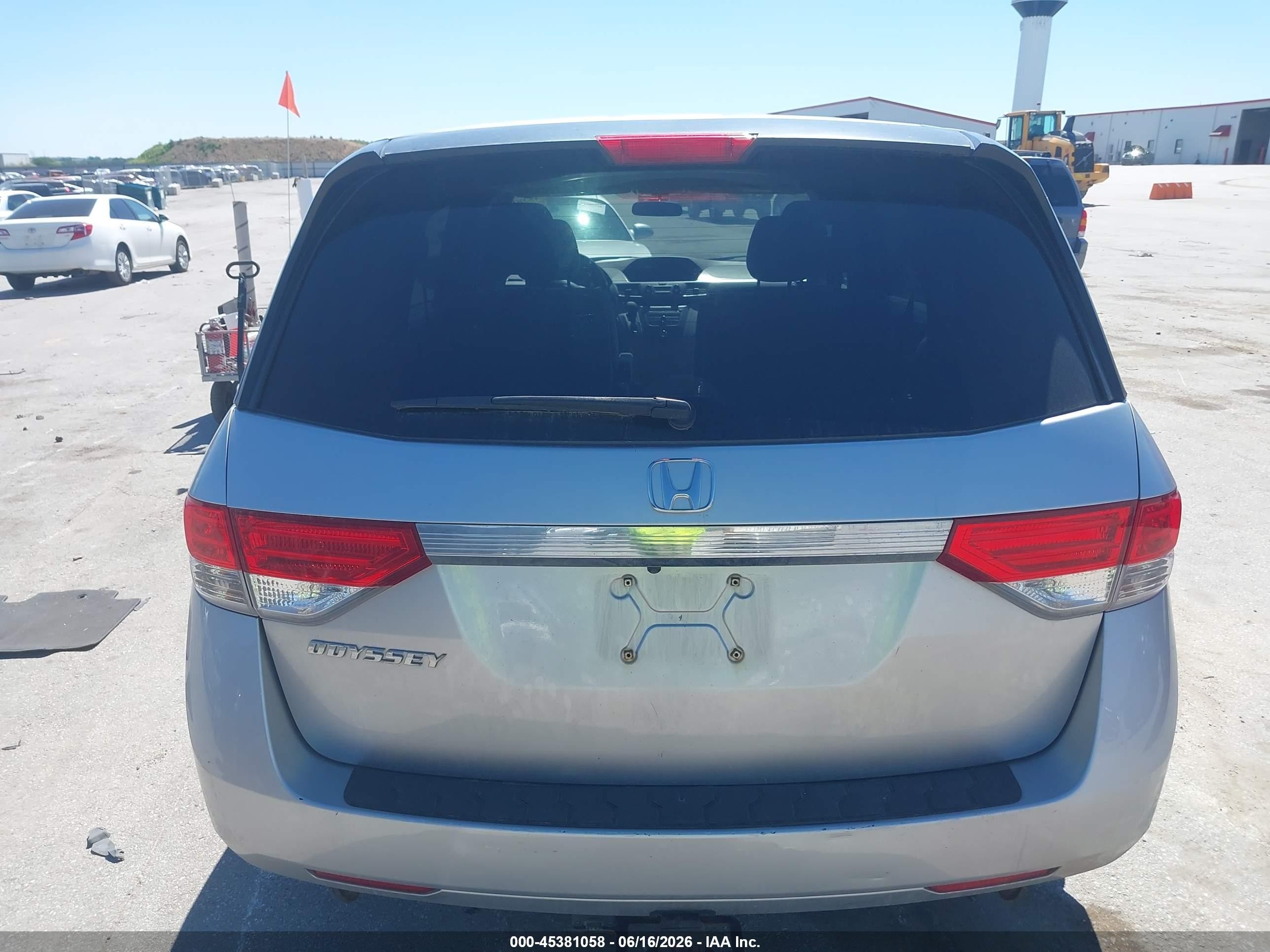 2015 Honda Odyssey Lx Silver vin: 5FNRL5H25FB051117