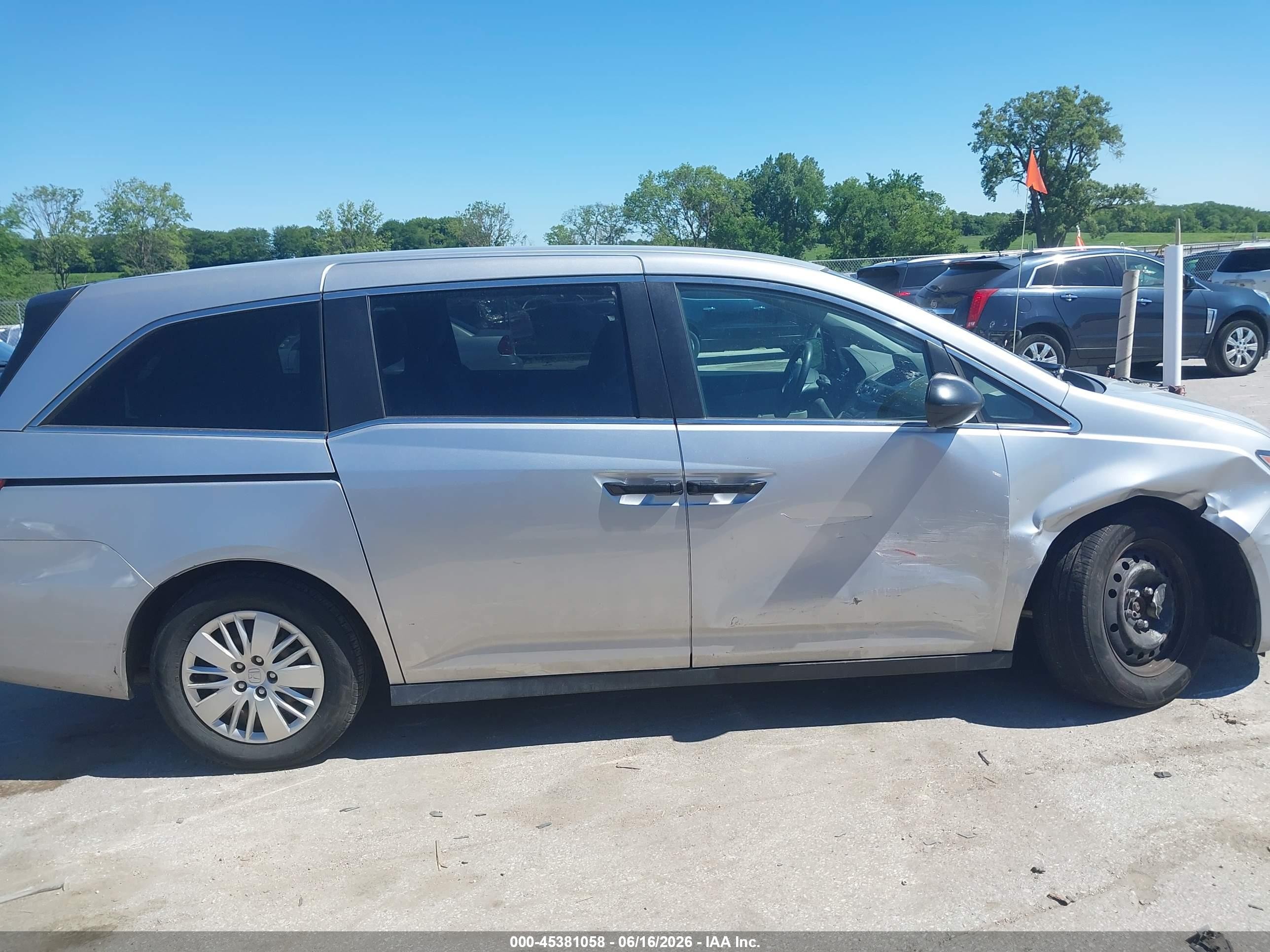 2015 Honda Odyssey Lx Silver vin: 5FNRL5H25FB051117