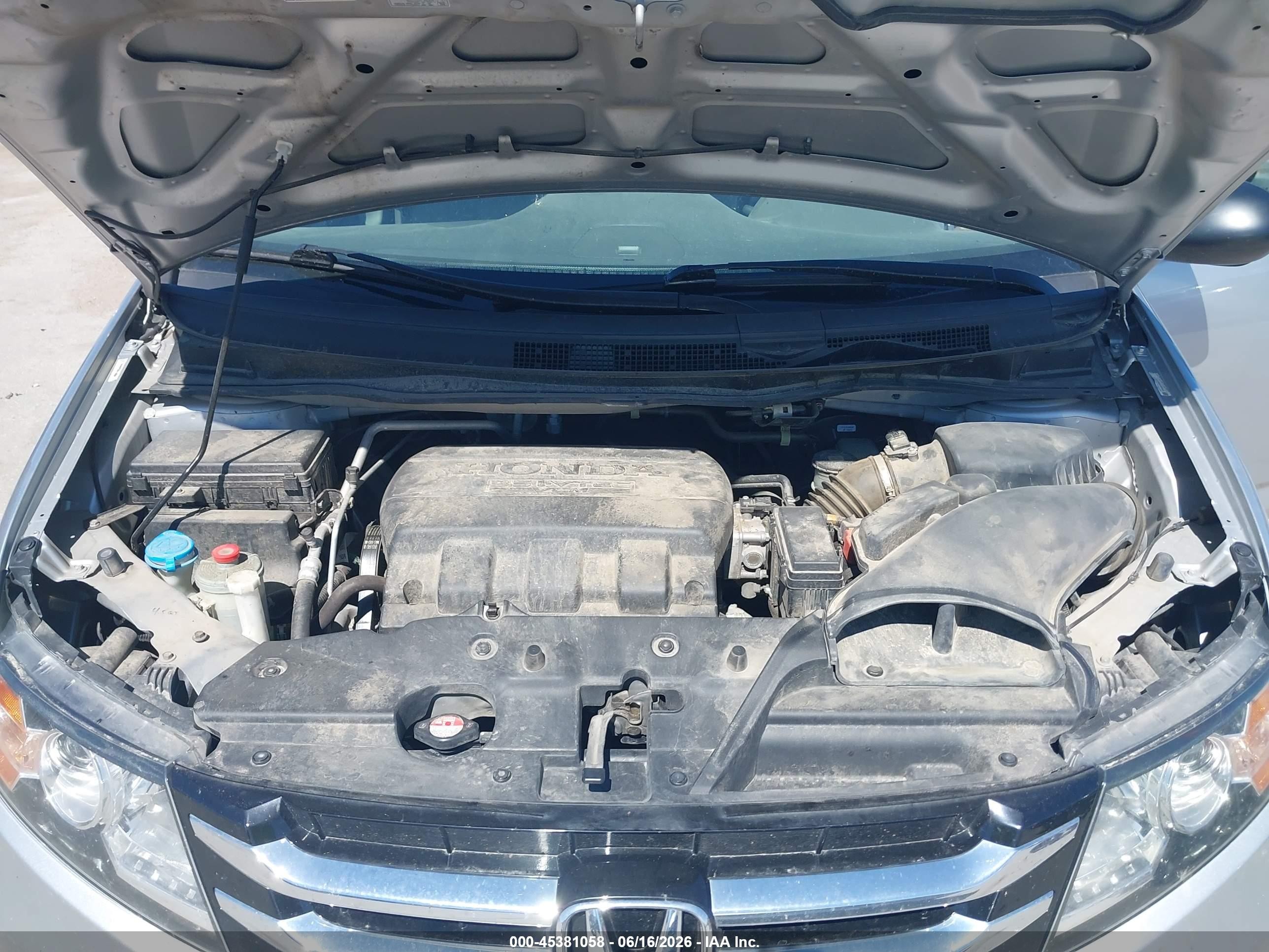 2015 Honda Odyssey Lx Silver vin: 5FNRL5H25FB051117